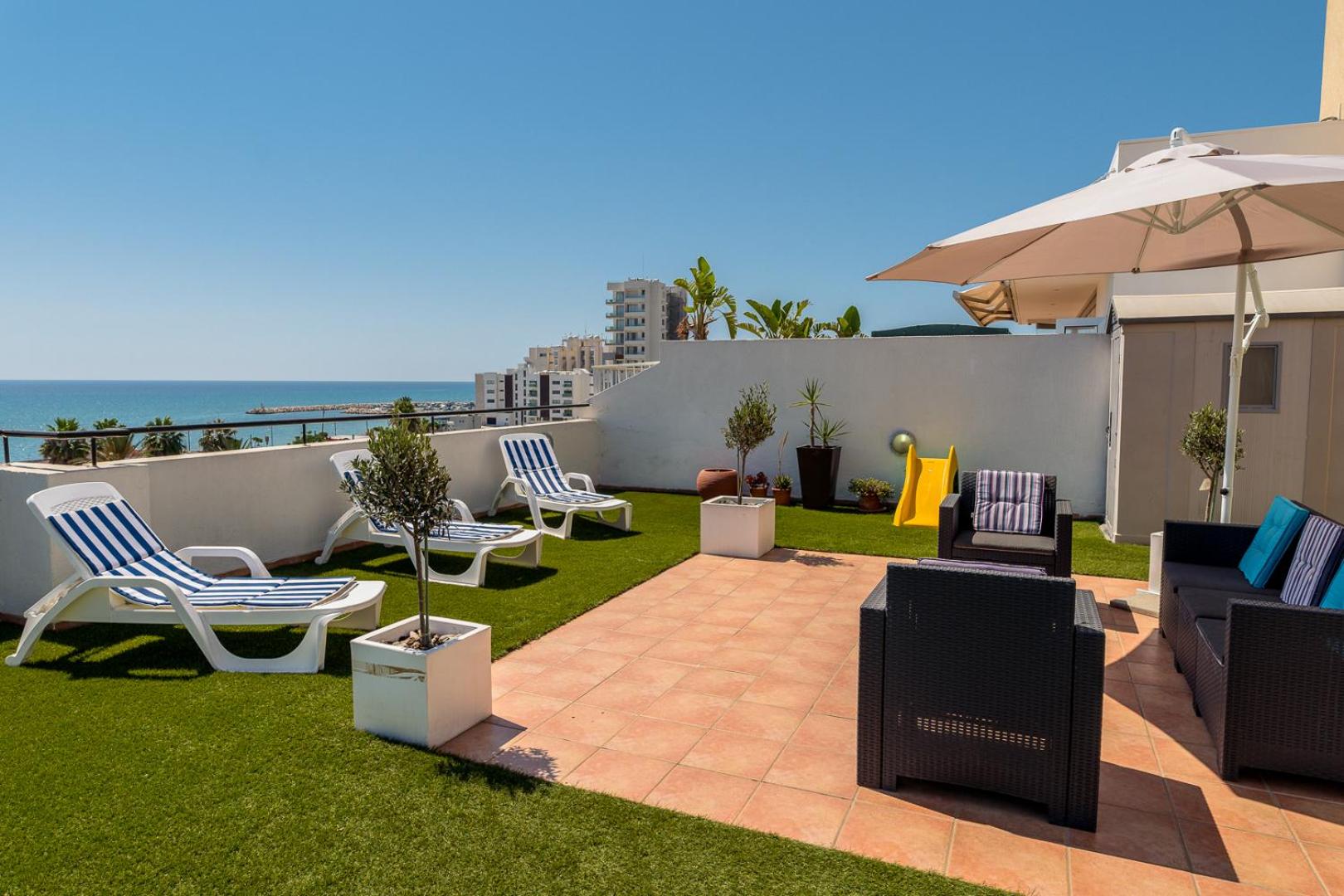 MAKENZY Seaview PENTHOUSE