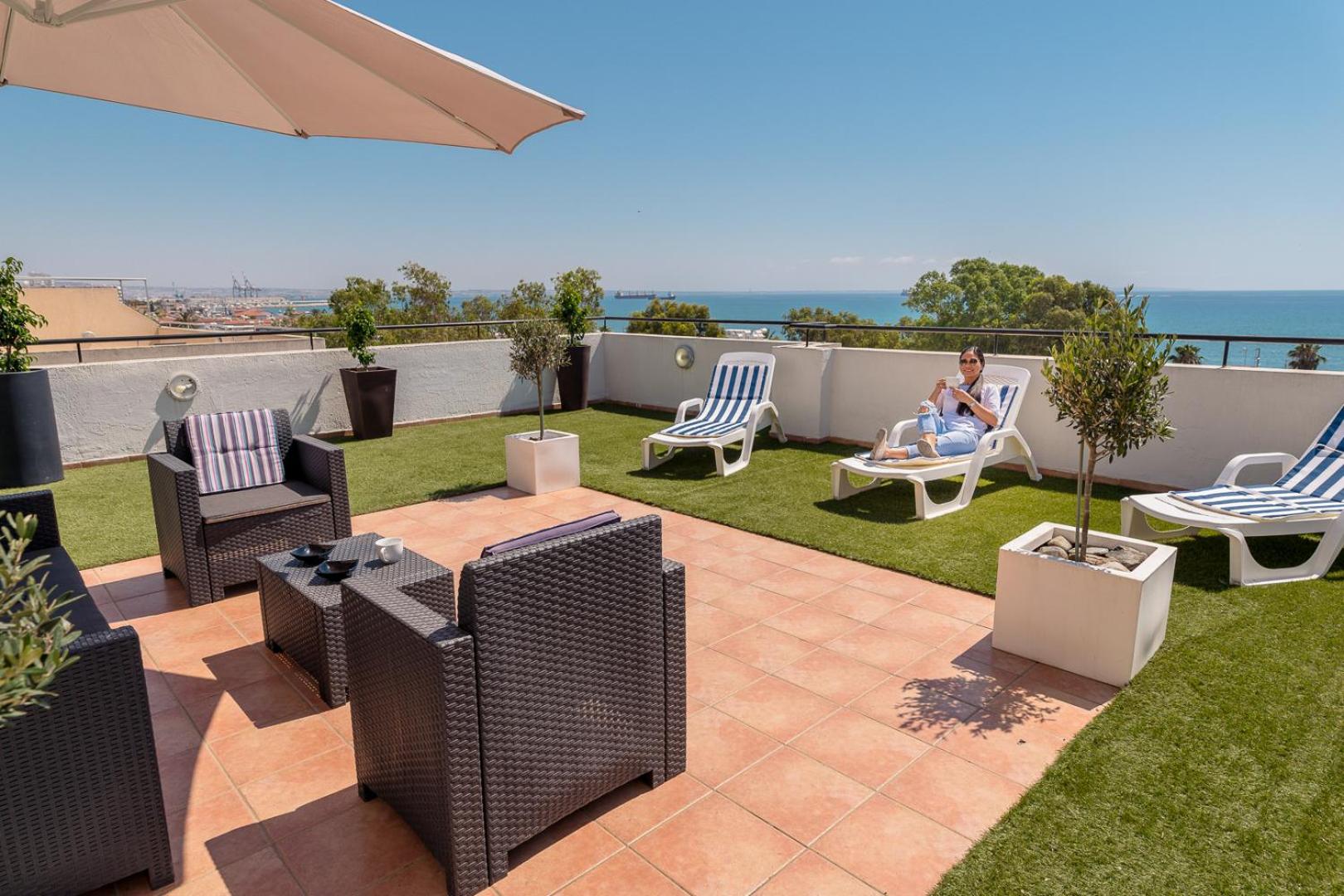 MAKENZY Seaview PENTHOUSE