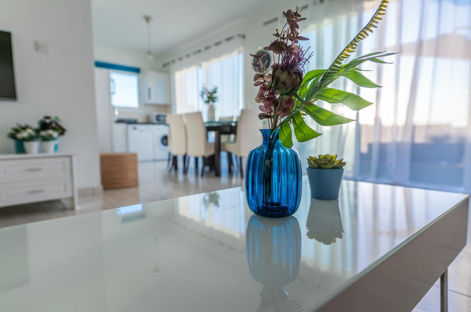 MAKENZY Seaview PENTHOUSE