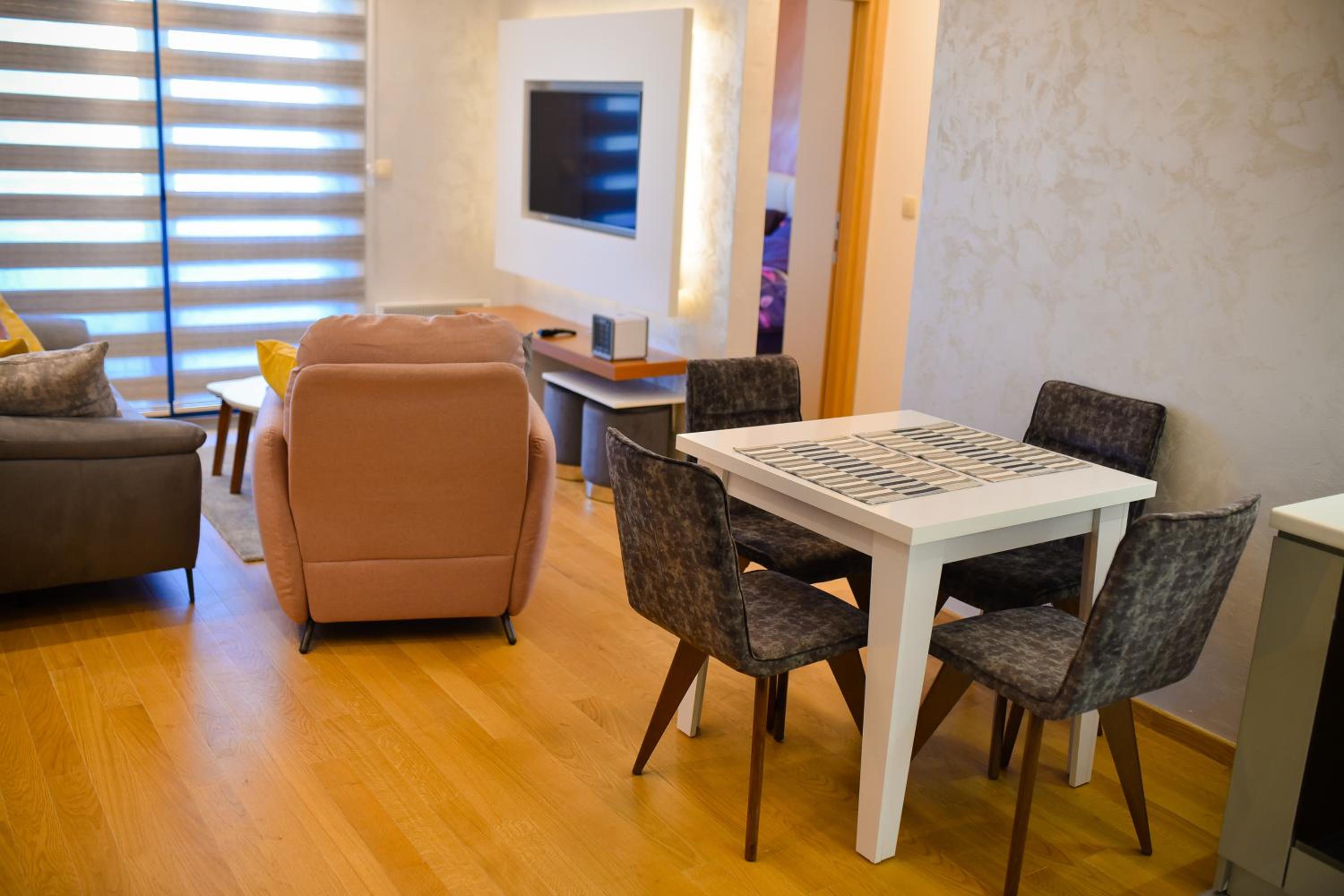 Apartment Center Valley in Vila Pekovic Green view 3