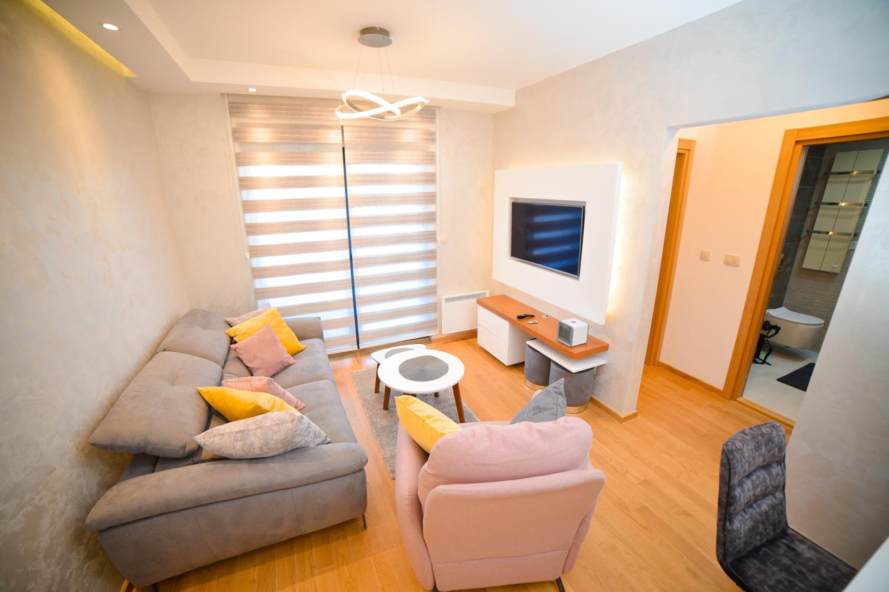 Apartment Center Valley in Vila Pekovic Green view 4