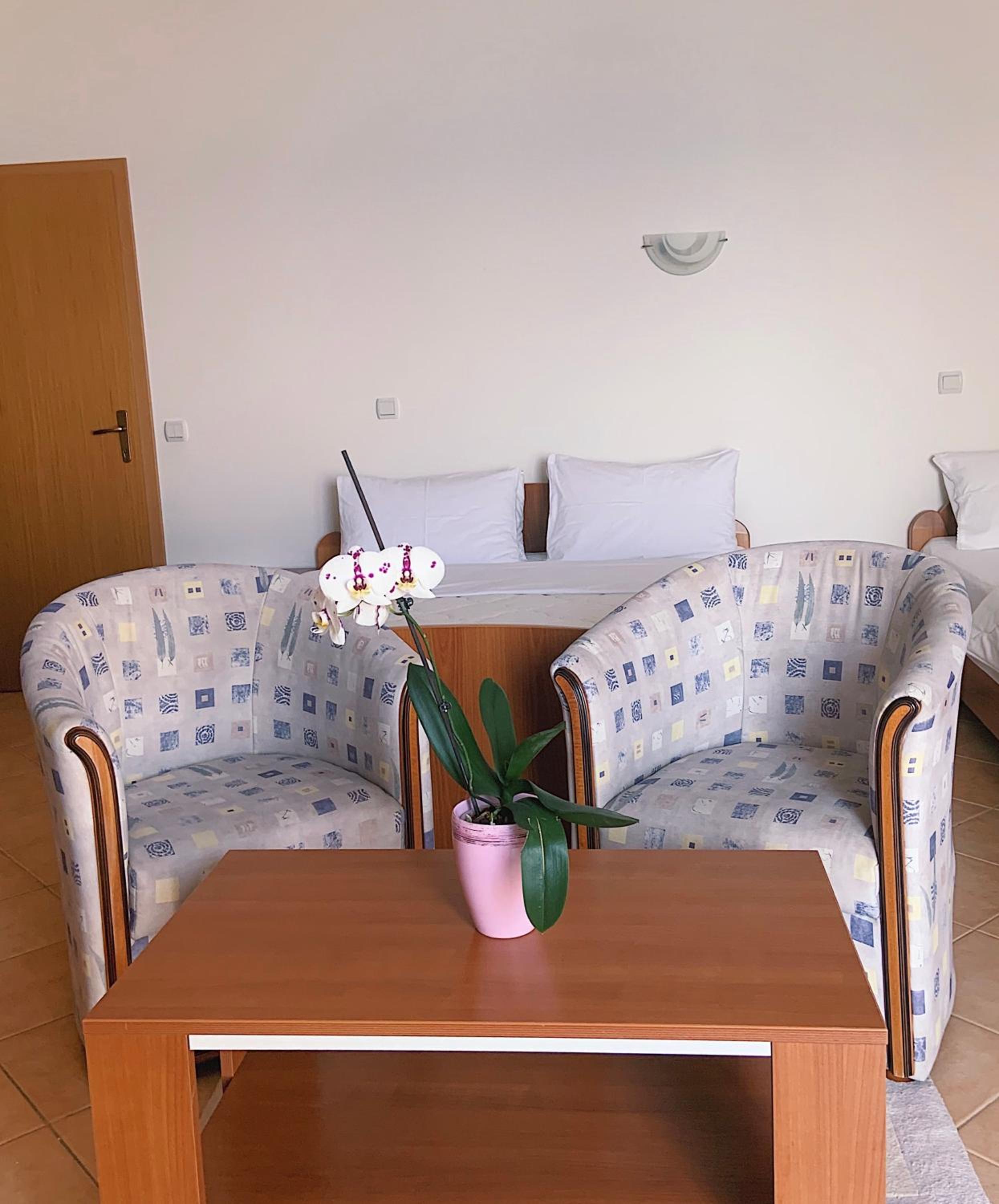 Apartments Hollaj