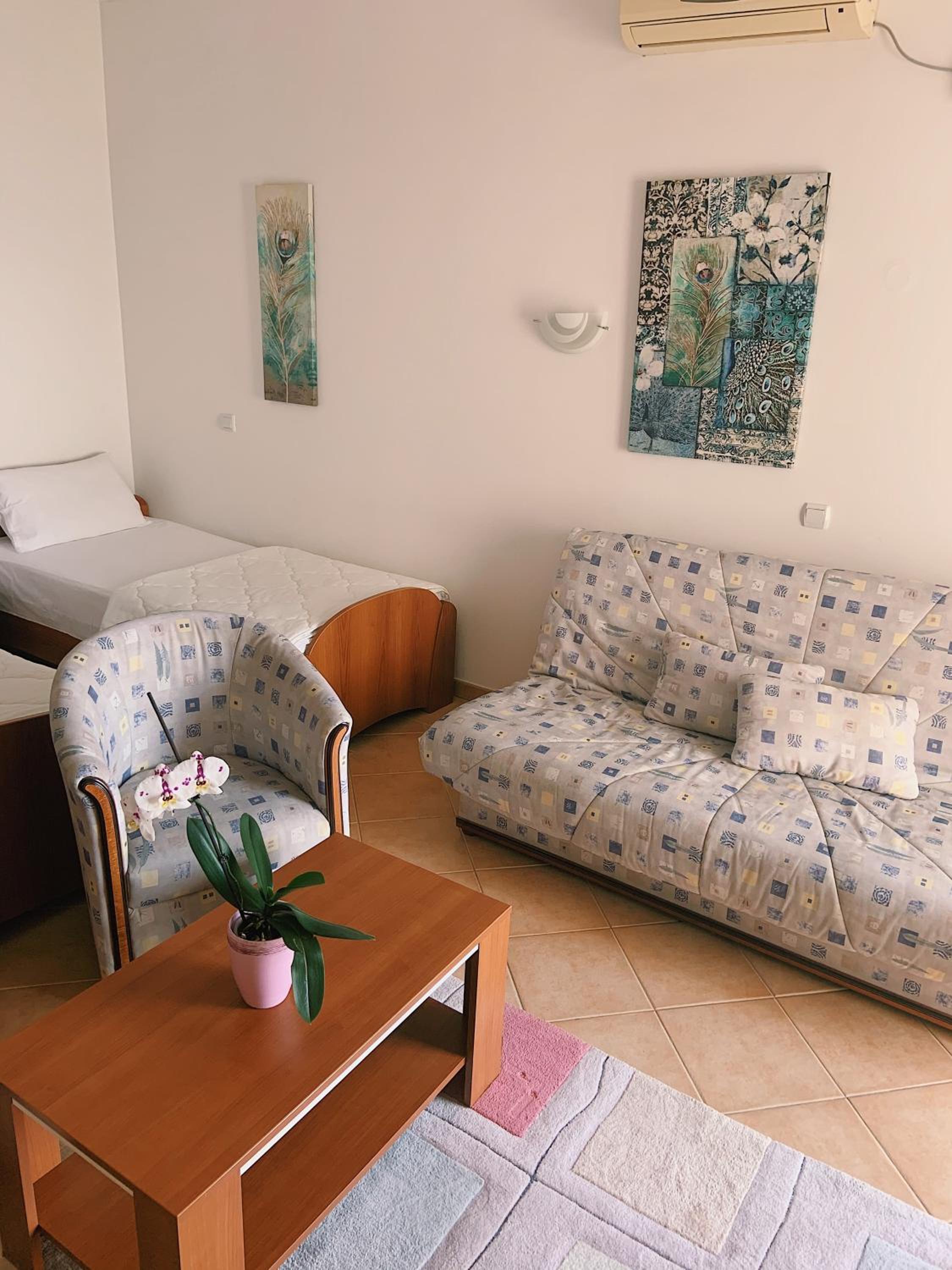 Apartments Hollaj