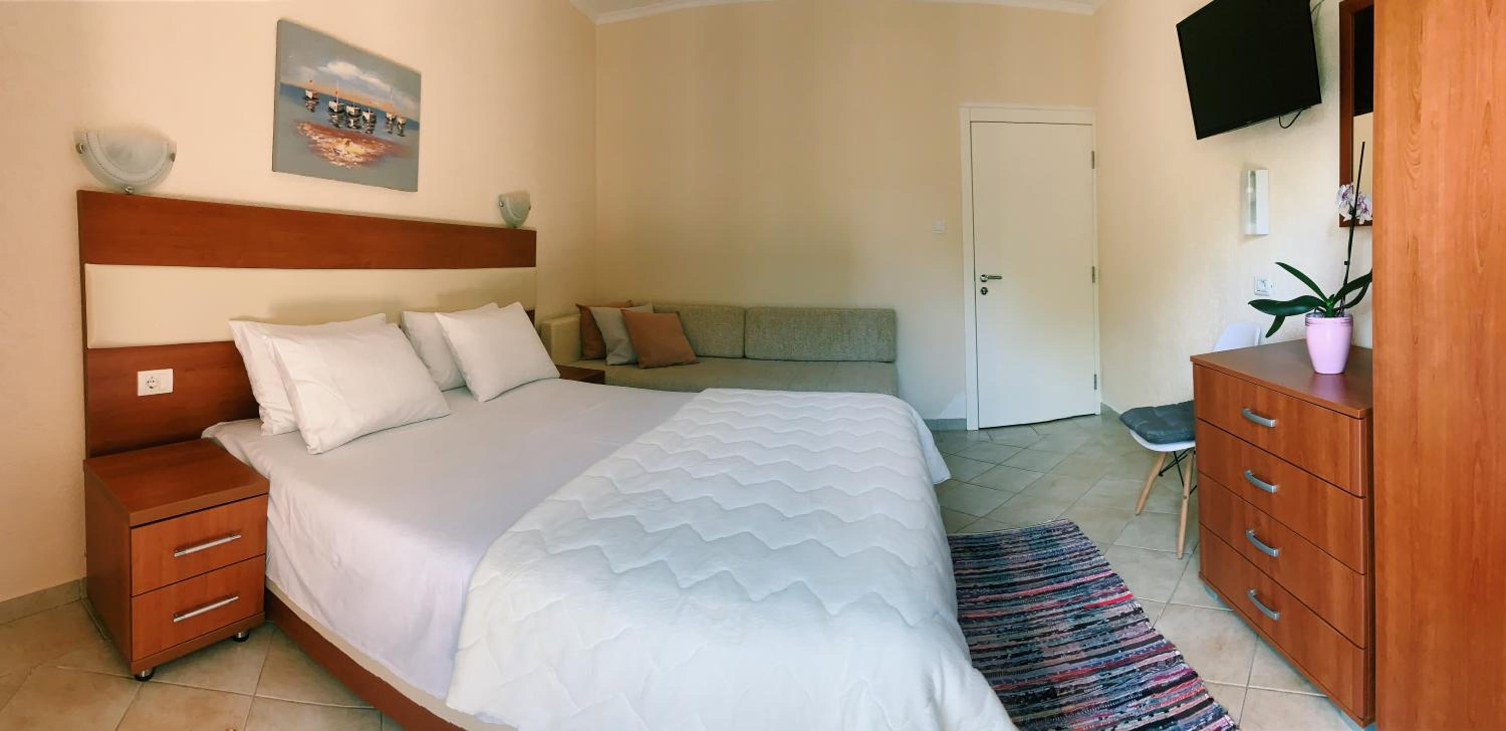 Apartments Hollaj