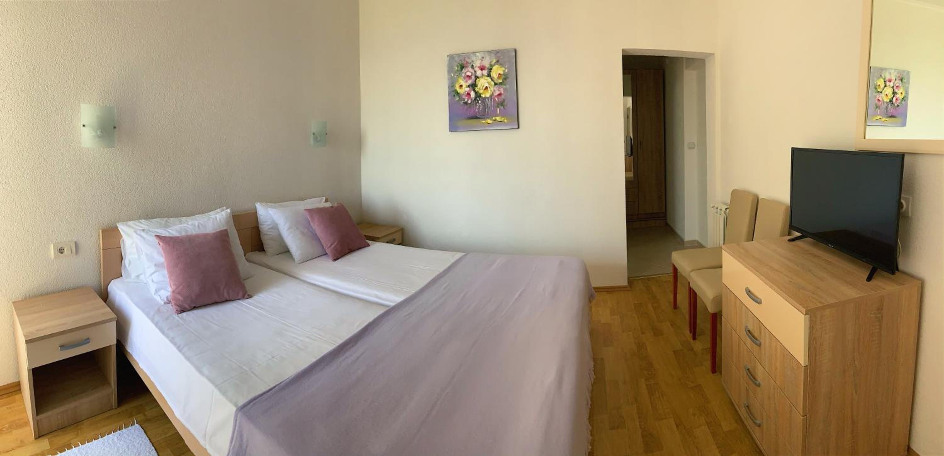 Apartments Hollaj