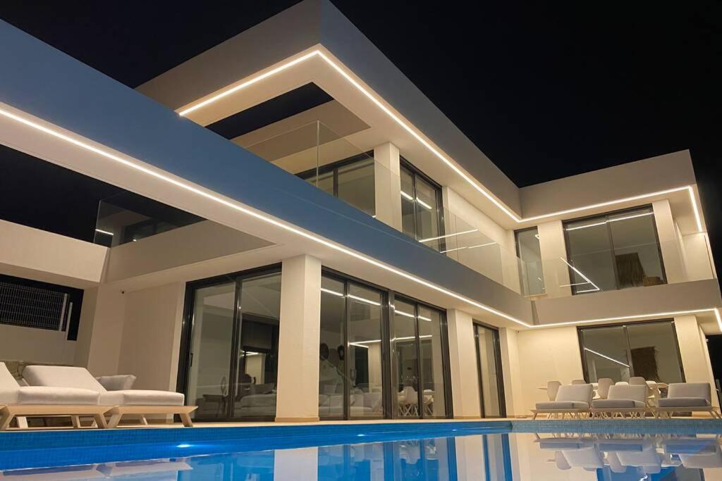 Hotel Villa Rheia - Image 1