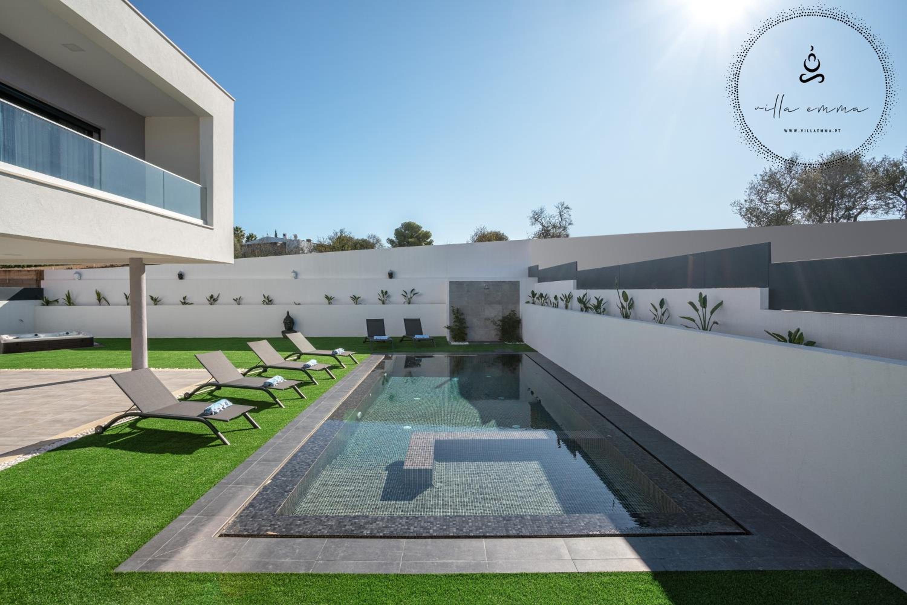 Private Alvor villa with pool and Jacuzzi view 4