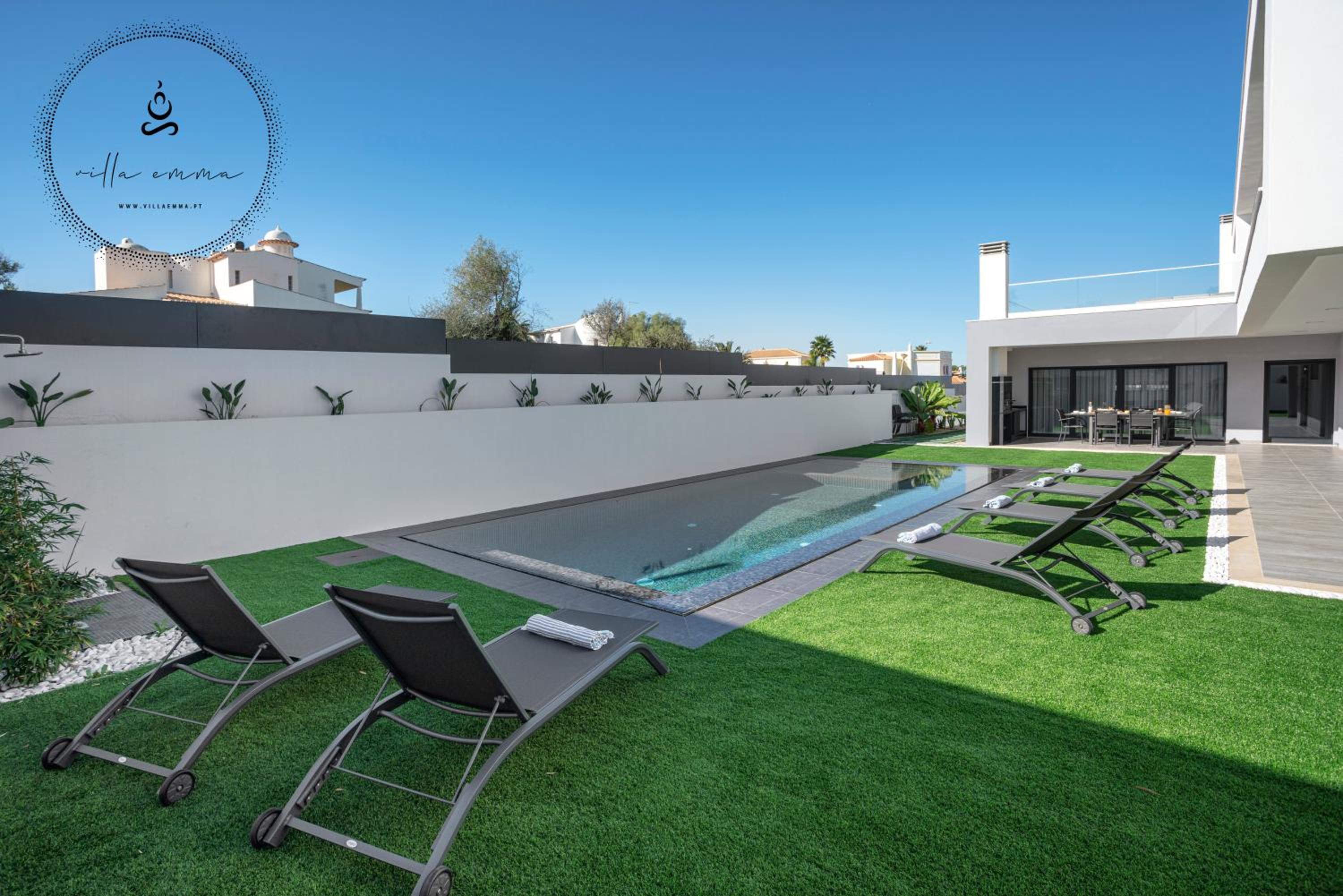 Private Alvor villa with pool and Jacuzzi view 2