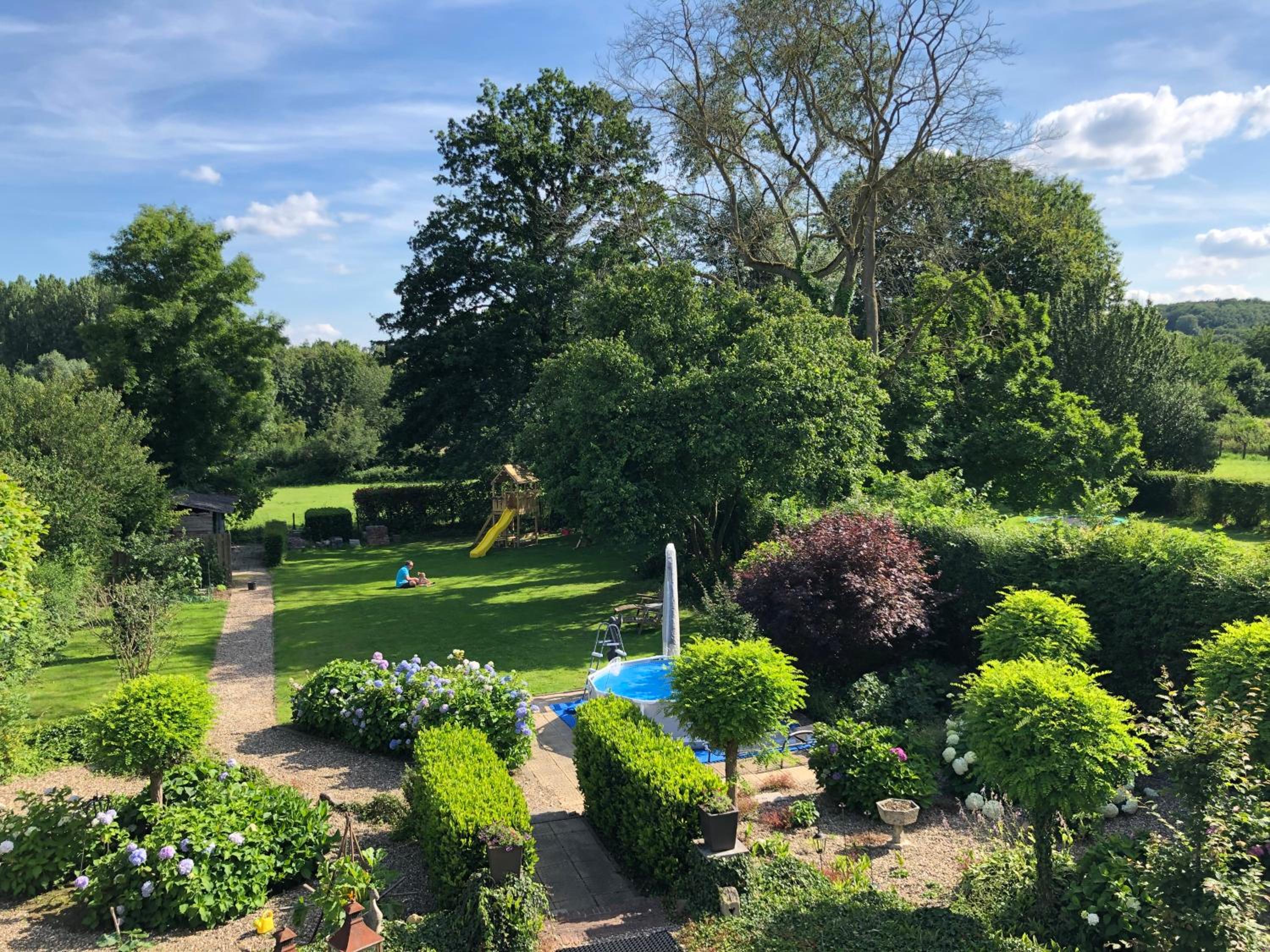 B&B Rosé view 3