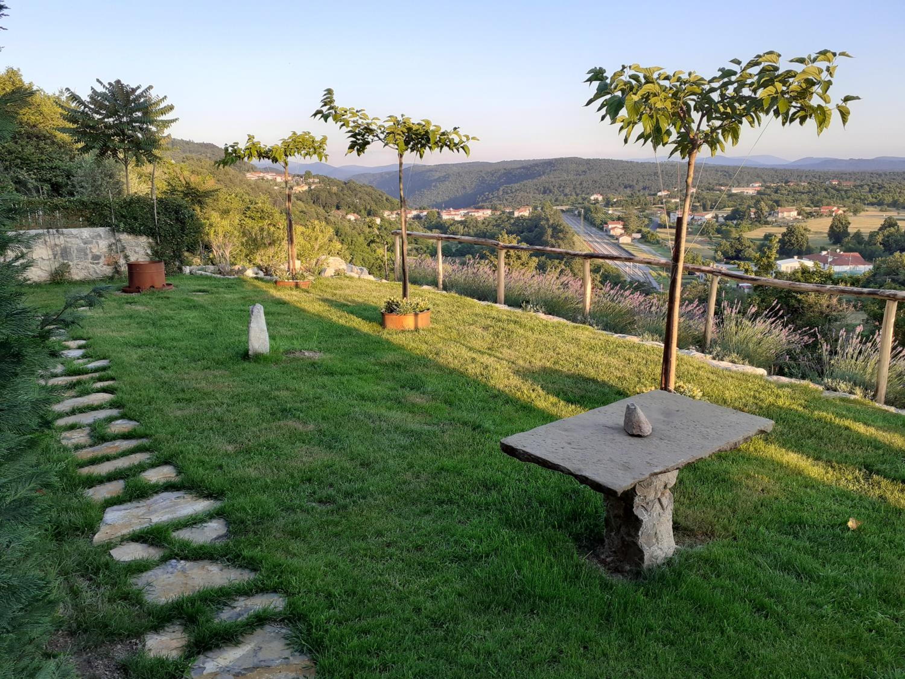 Apartmaji in sobe Odlična hiša Štanjel view 2