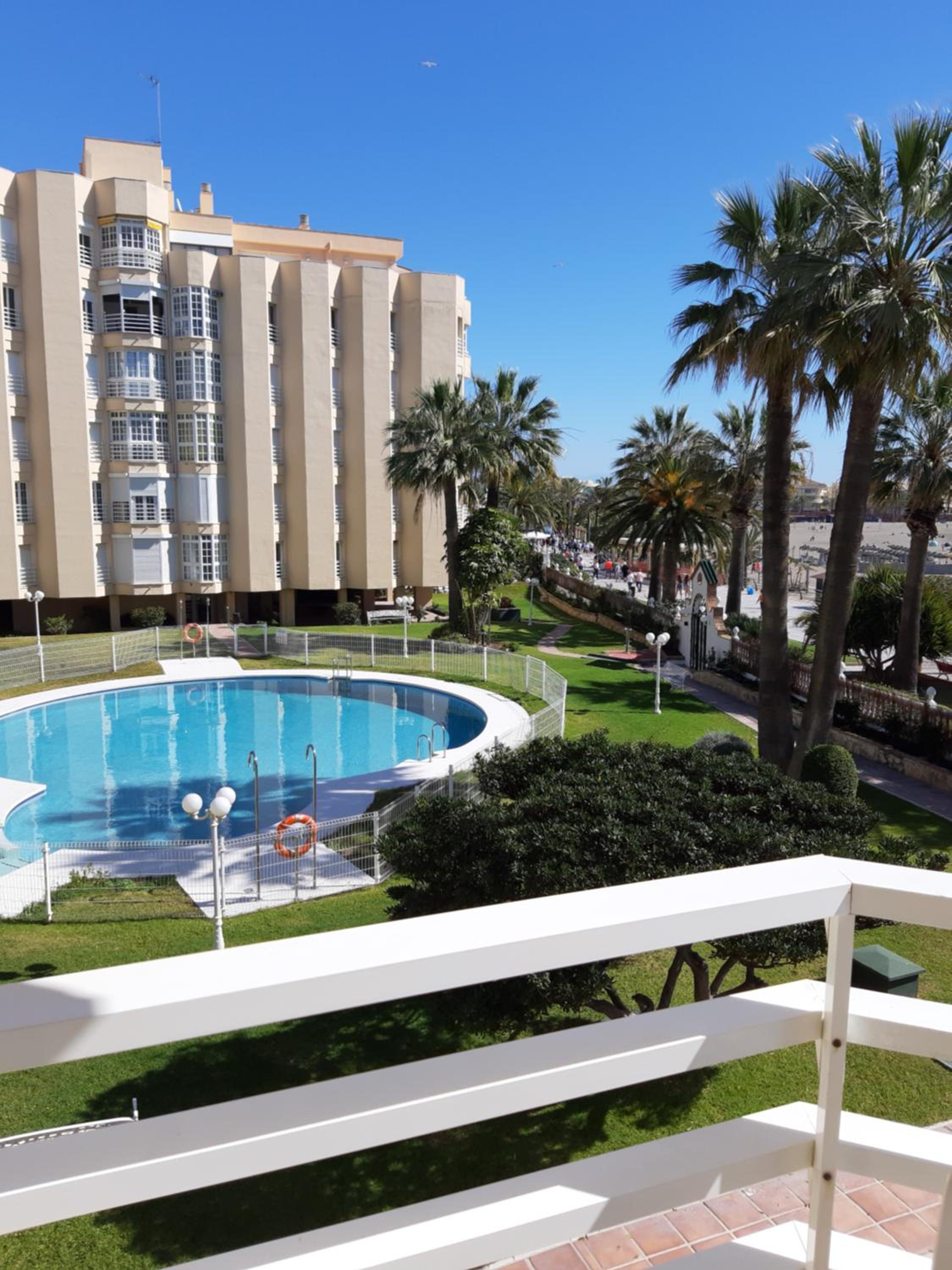 Front beach and swimmingpool in Benalmadena Costa photo 4