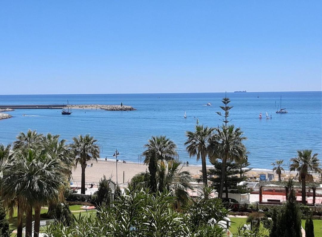 Front beach and swimmingpool in Benalmadena Costa photo 2