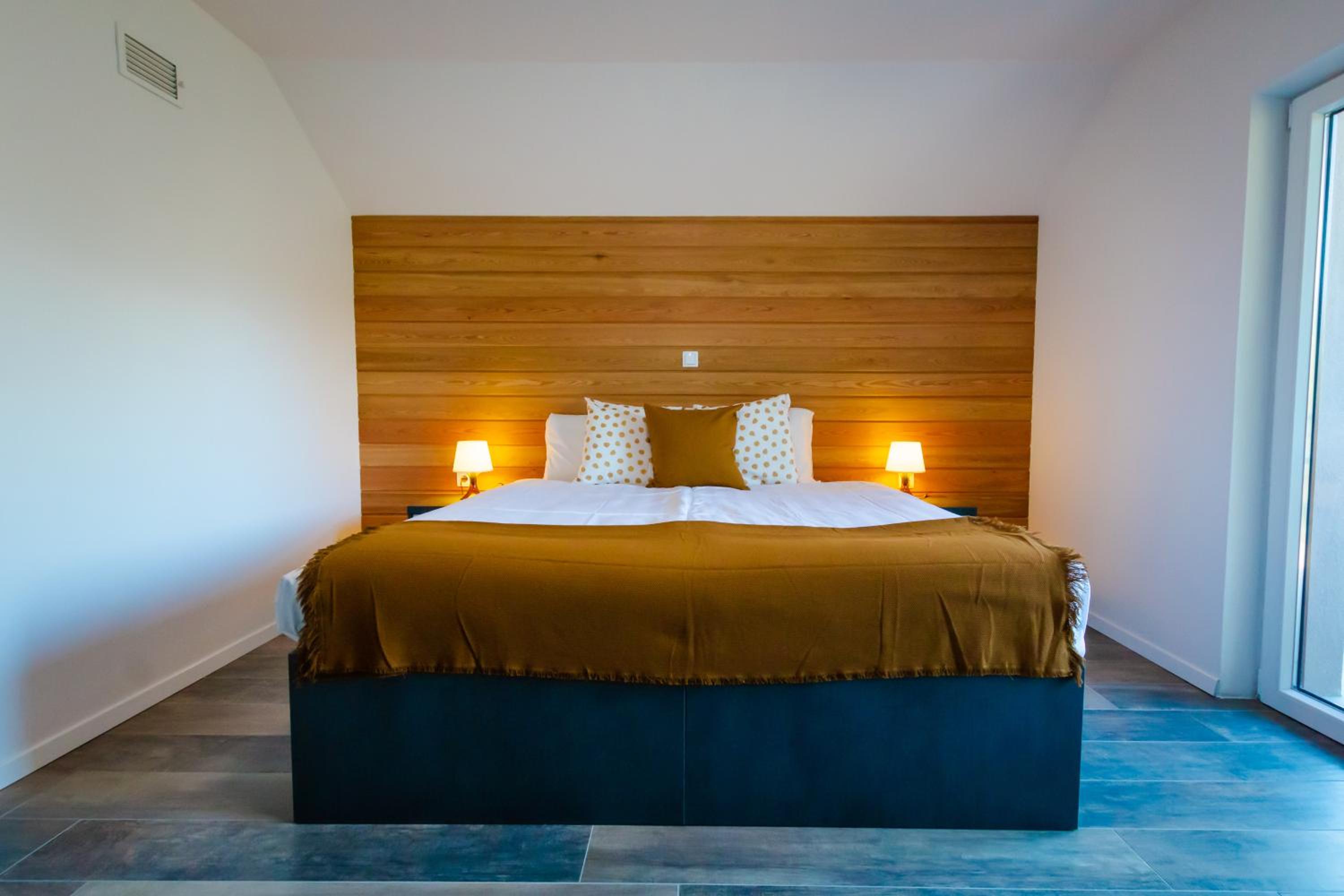 Vineyard cottage Radulja view 3