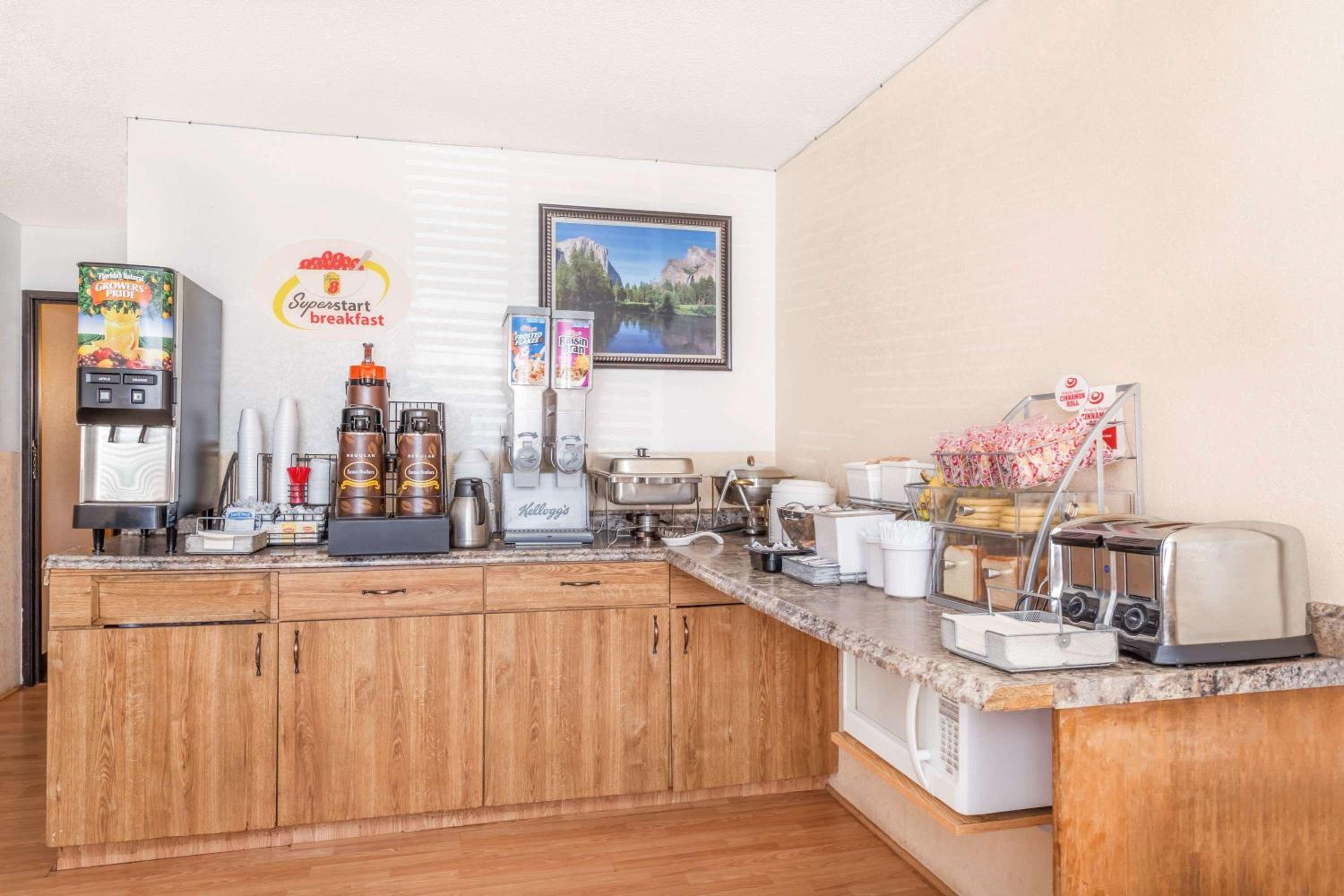 Super 8 by Wyndham Montgomery Maybrook, Billede 24