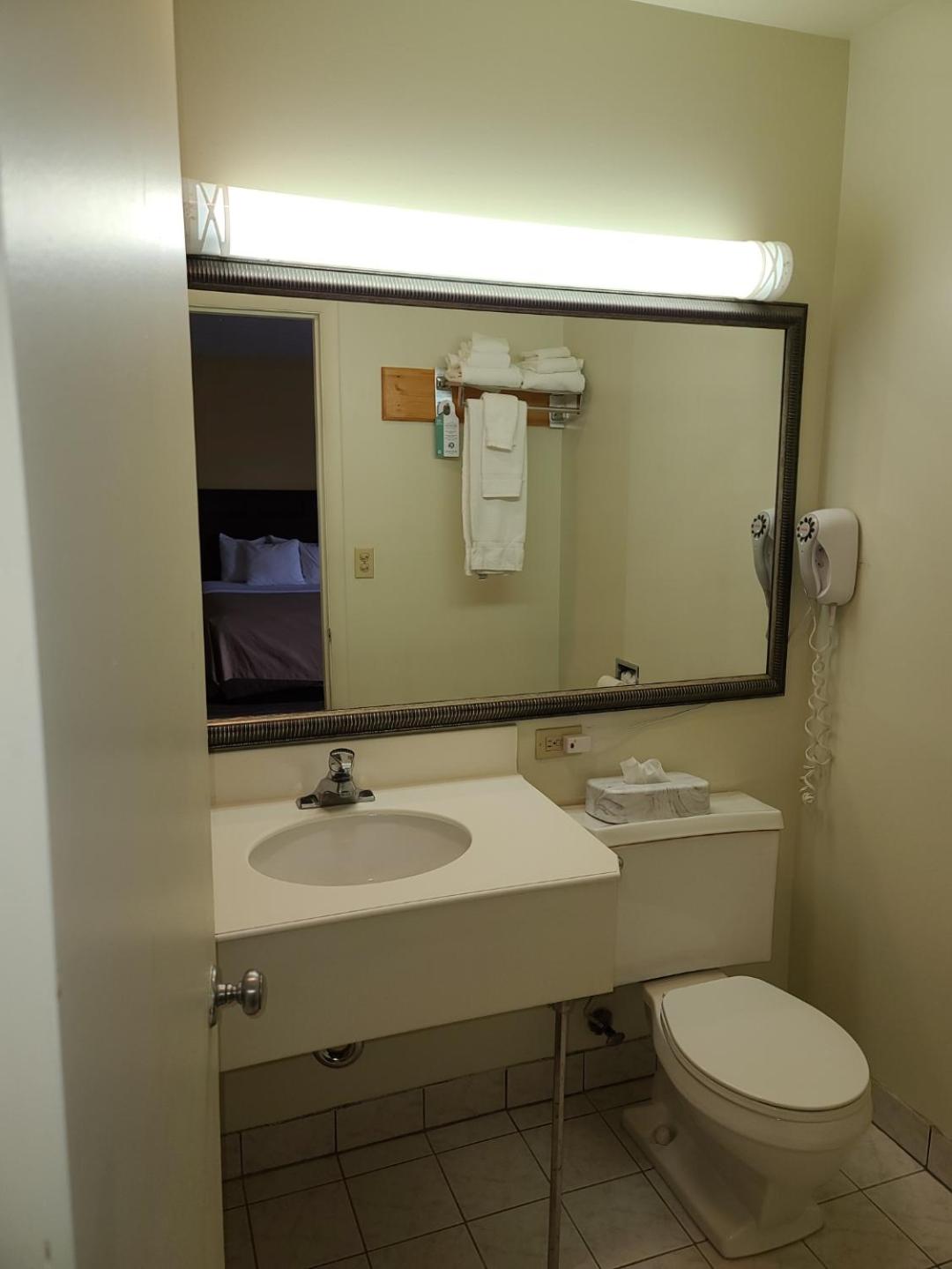 Budget Inn - Farmington view 4
