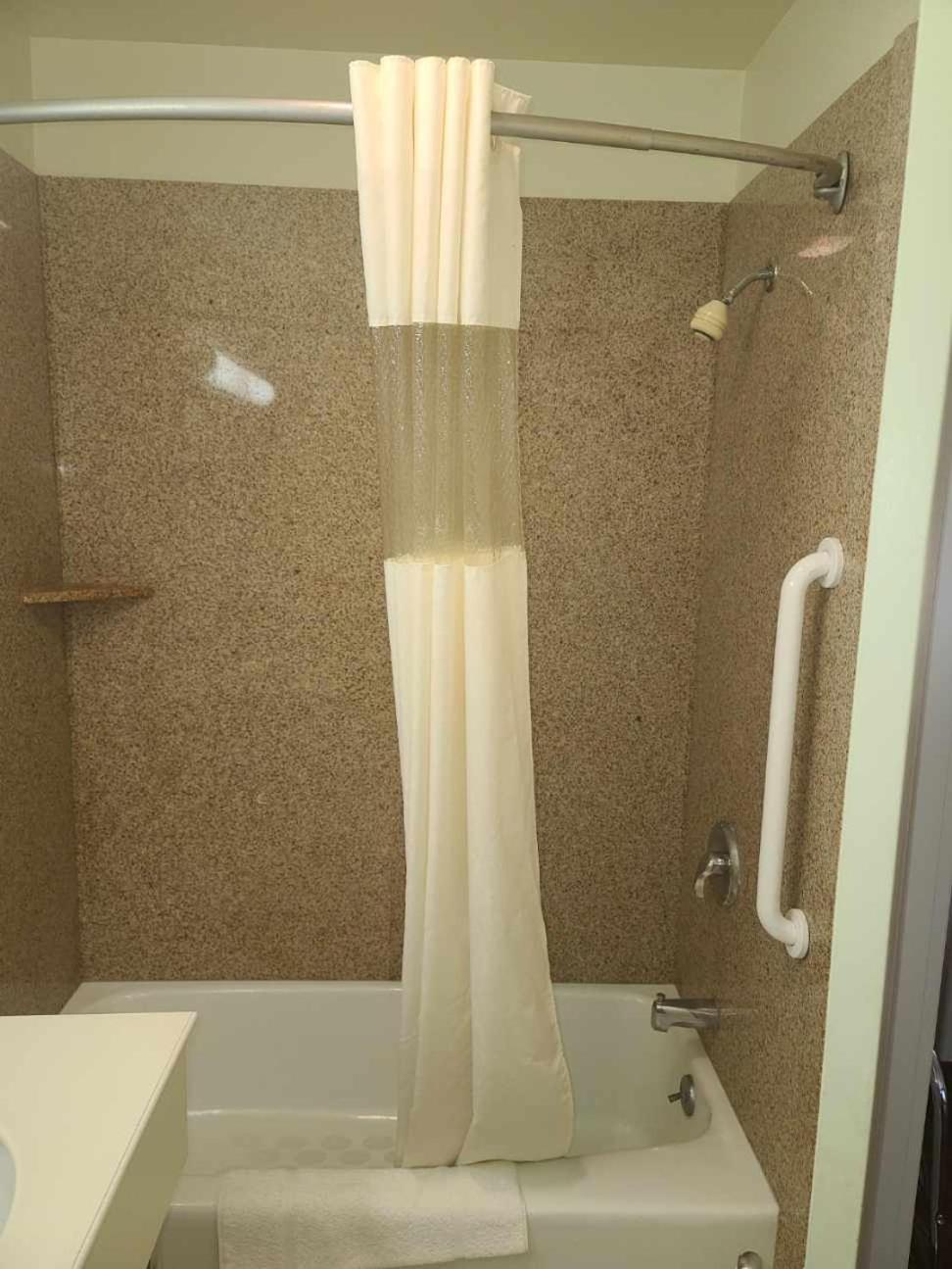 Budget Inn - Farmington view 3