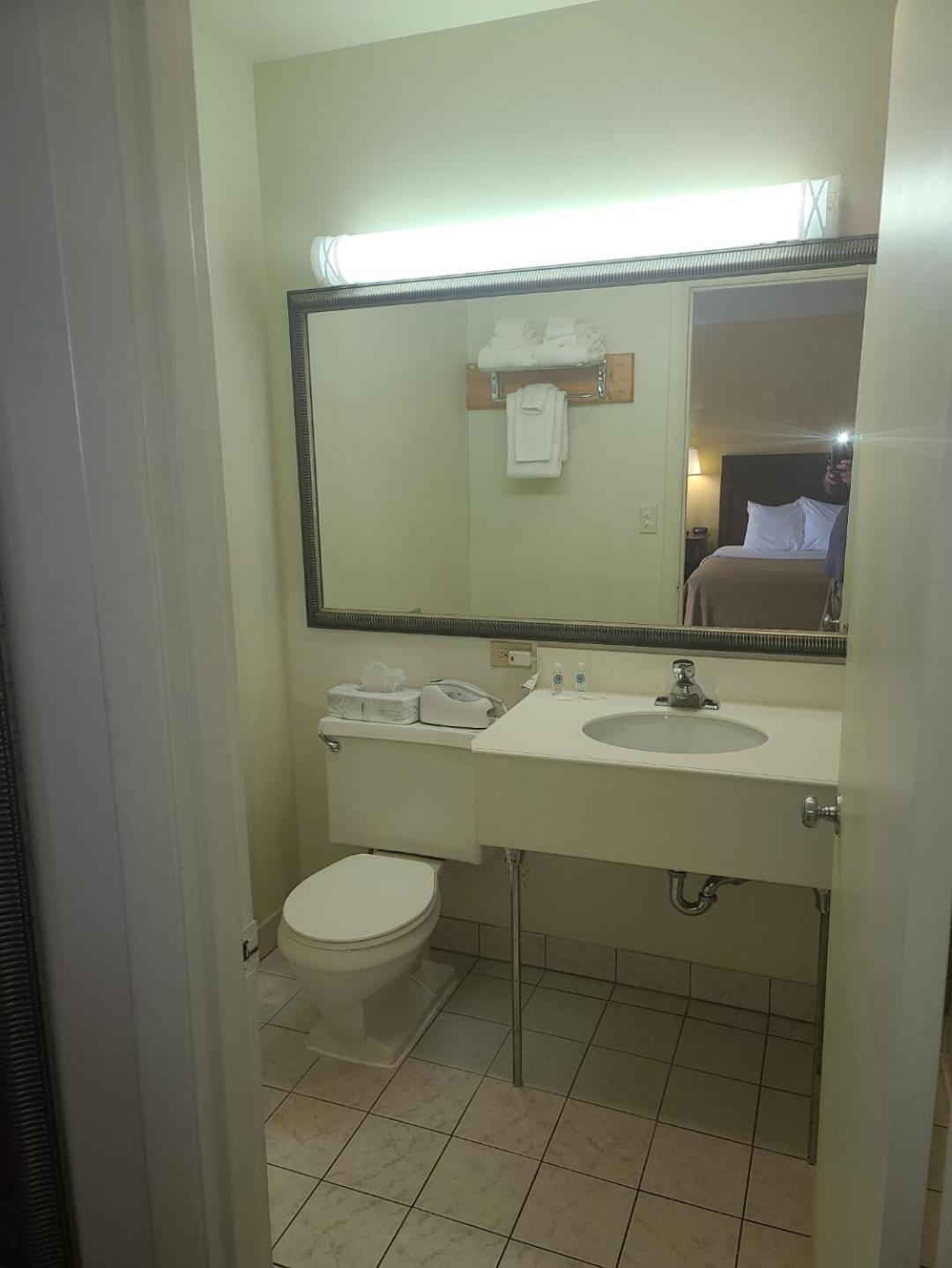 Budget Inn - Farmington view 2
