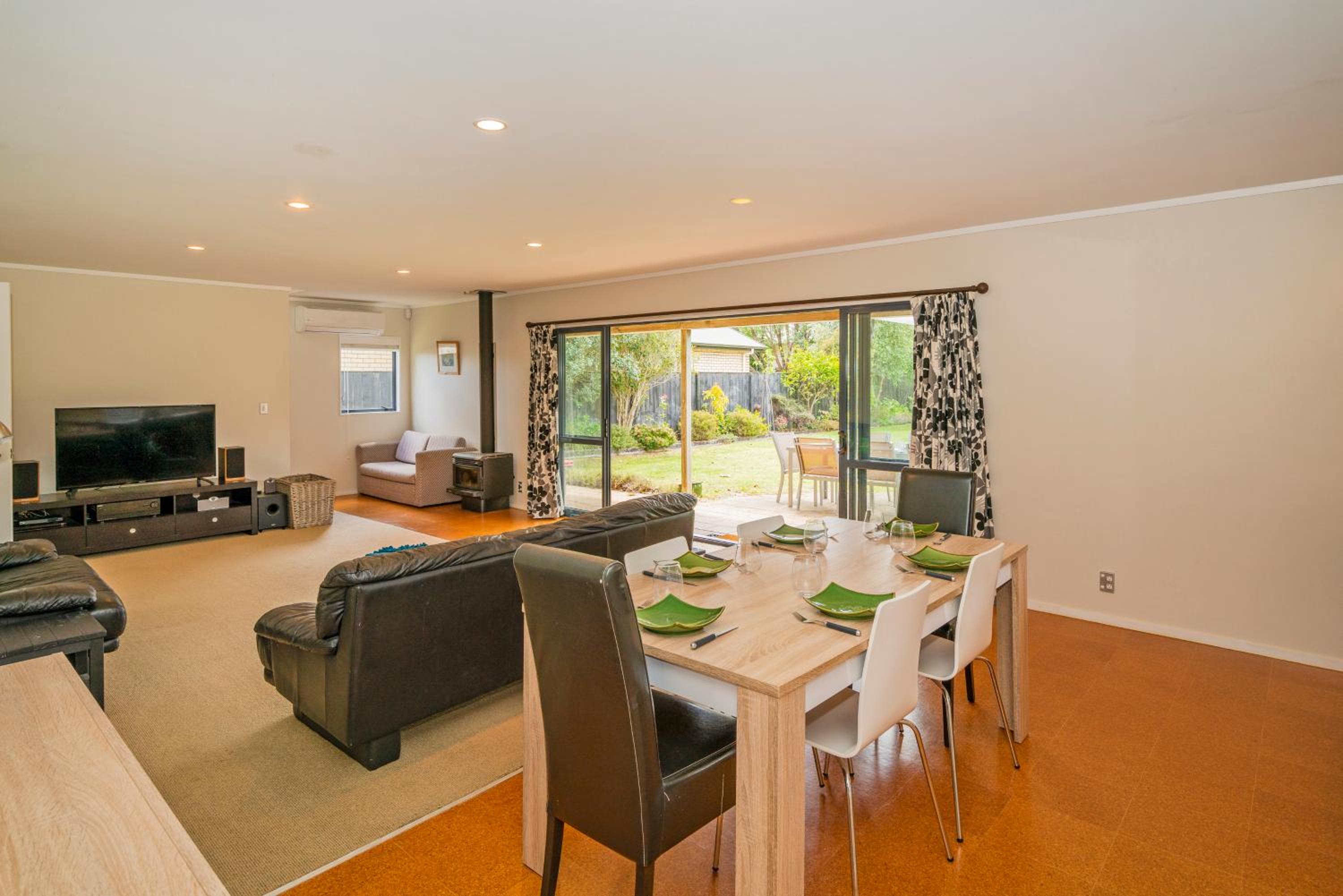 Kowhai Corner - Matarangi Holiday Home view 4