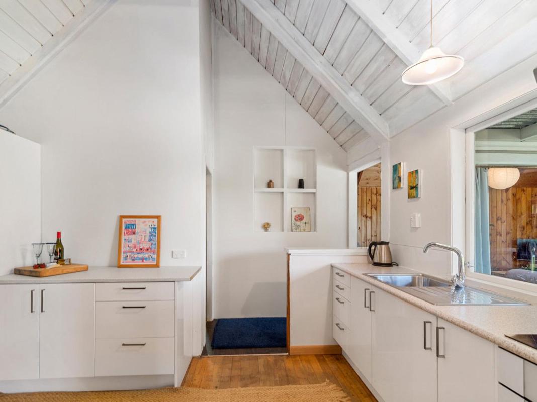 Copper Beech Cottage - Wharewaka Holiday Home