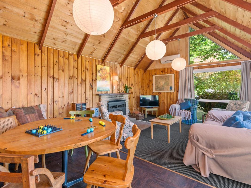 Copper Beech Cottage - Wharewaka Holiday Home