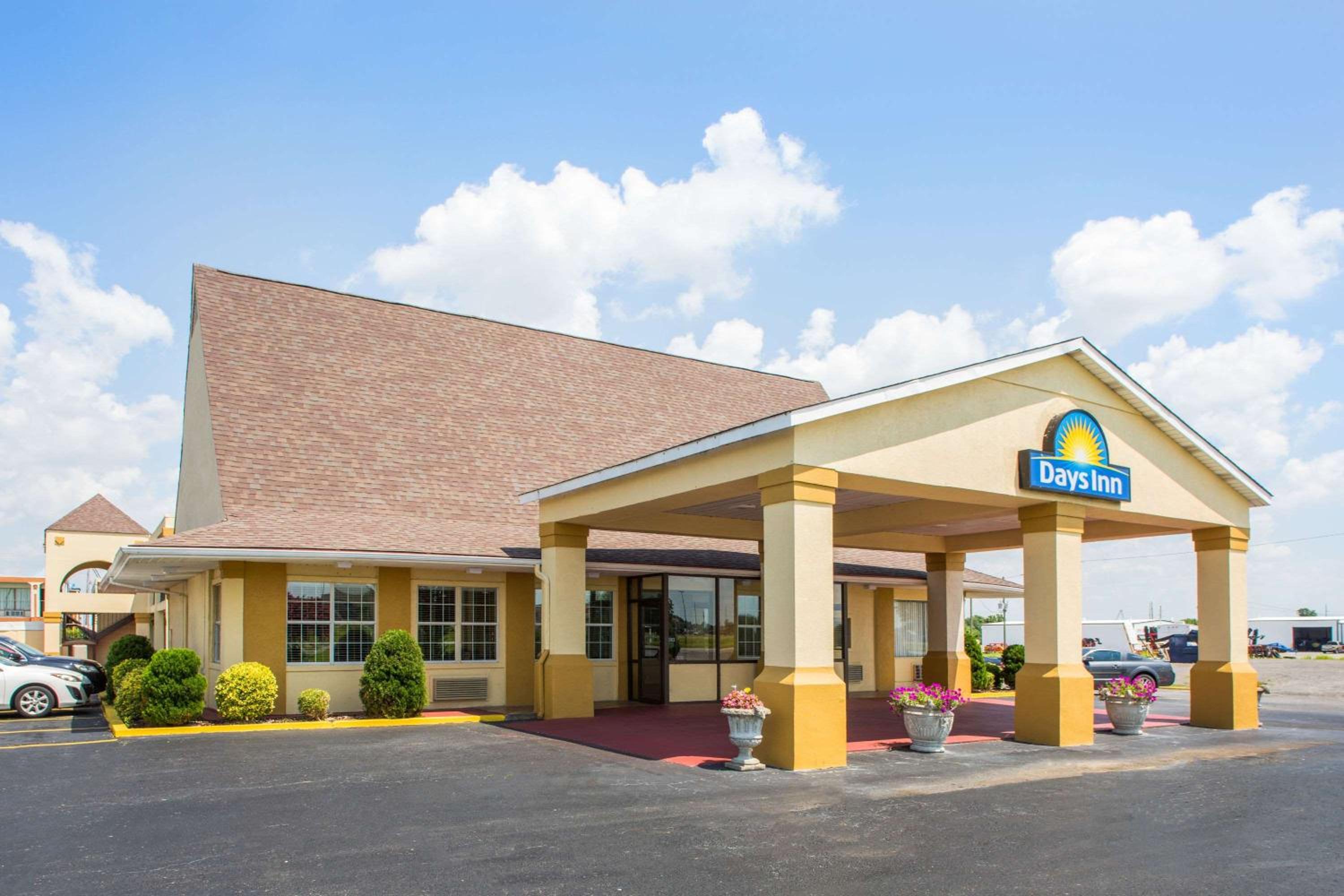 Blytheville Vacations - Days Inn by Wyndham Blytheville - Property Image 1