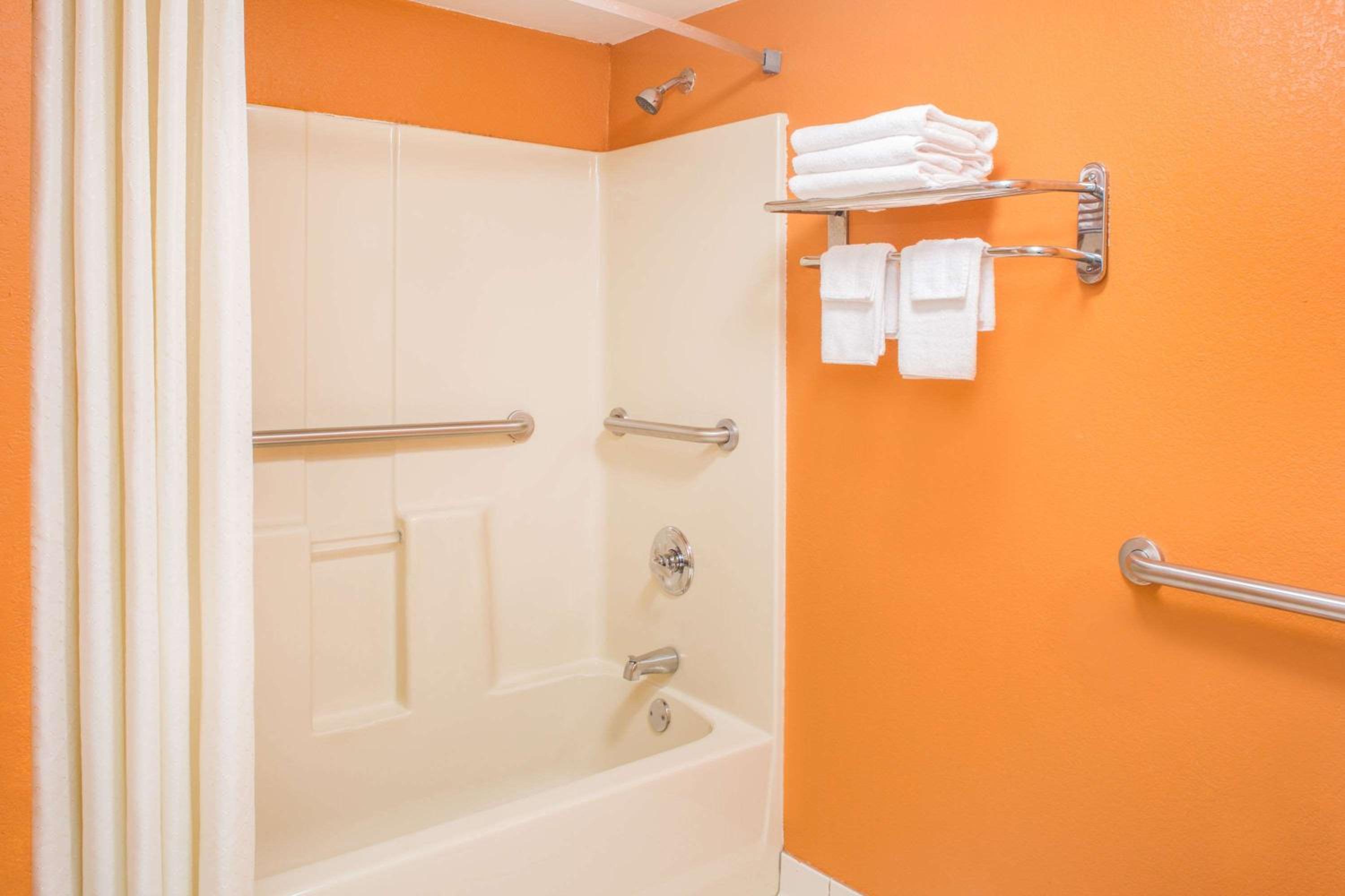 Blytheville Vacations - Days Inn by Wyndham Blytheville - Property Image 3