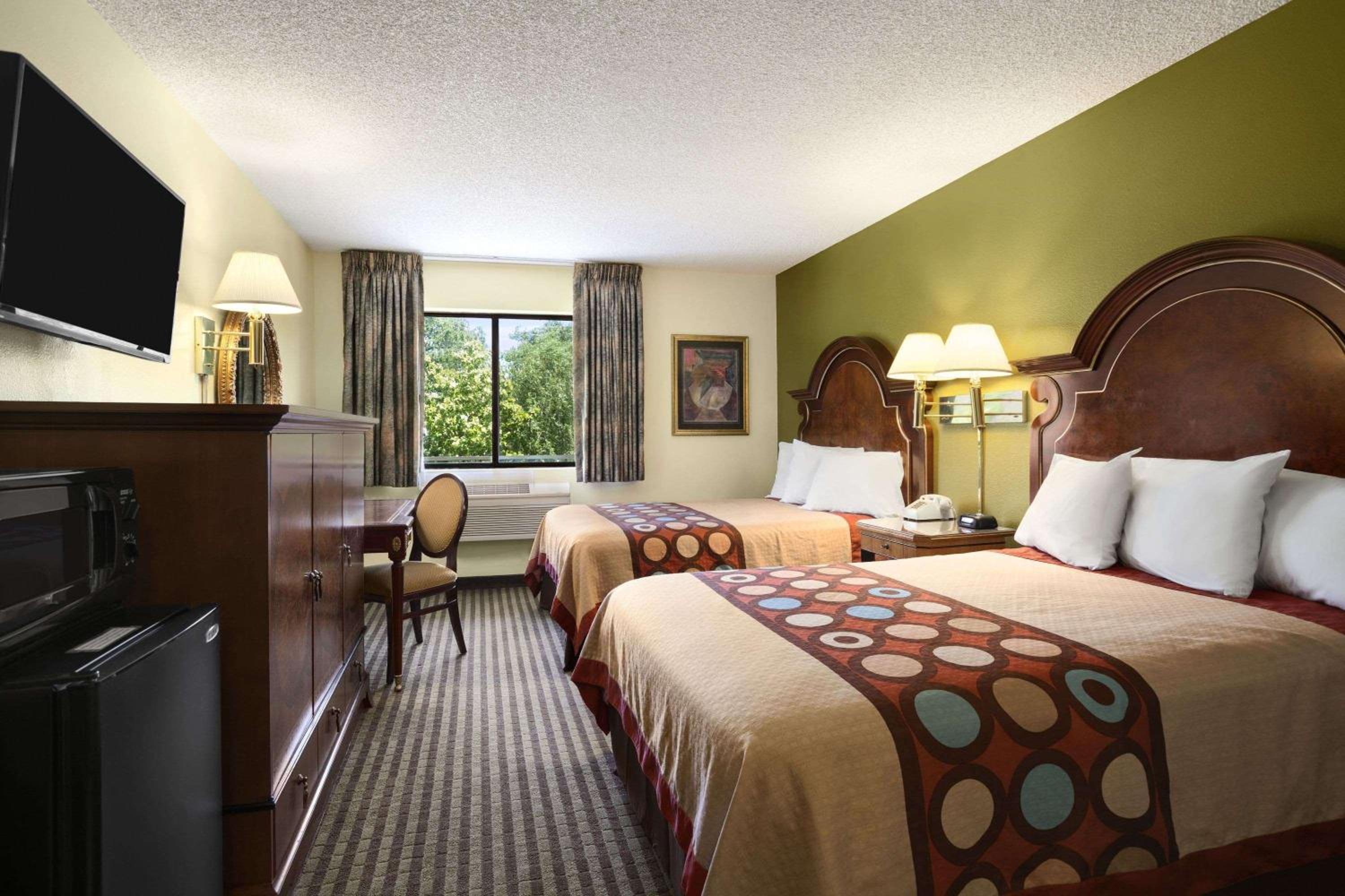 Chico Vacations - Super 8 by Wyndham Chico - Property Image 18