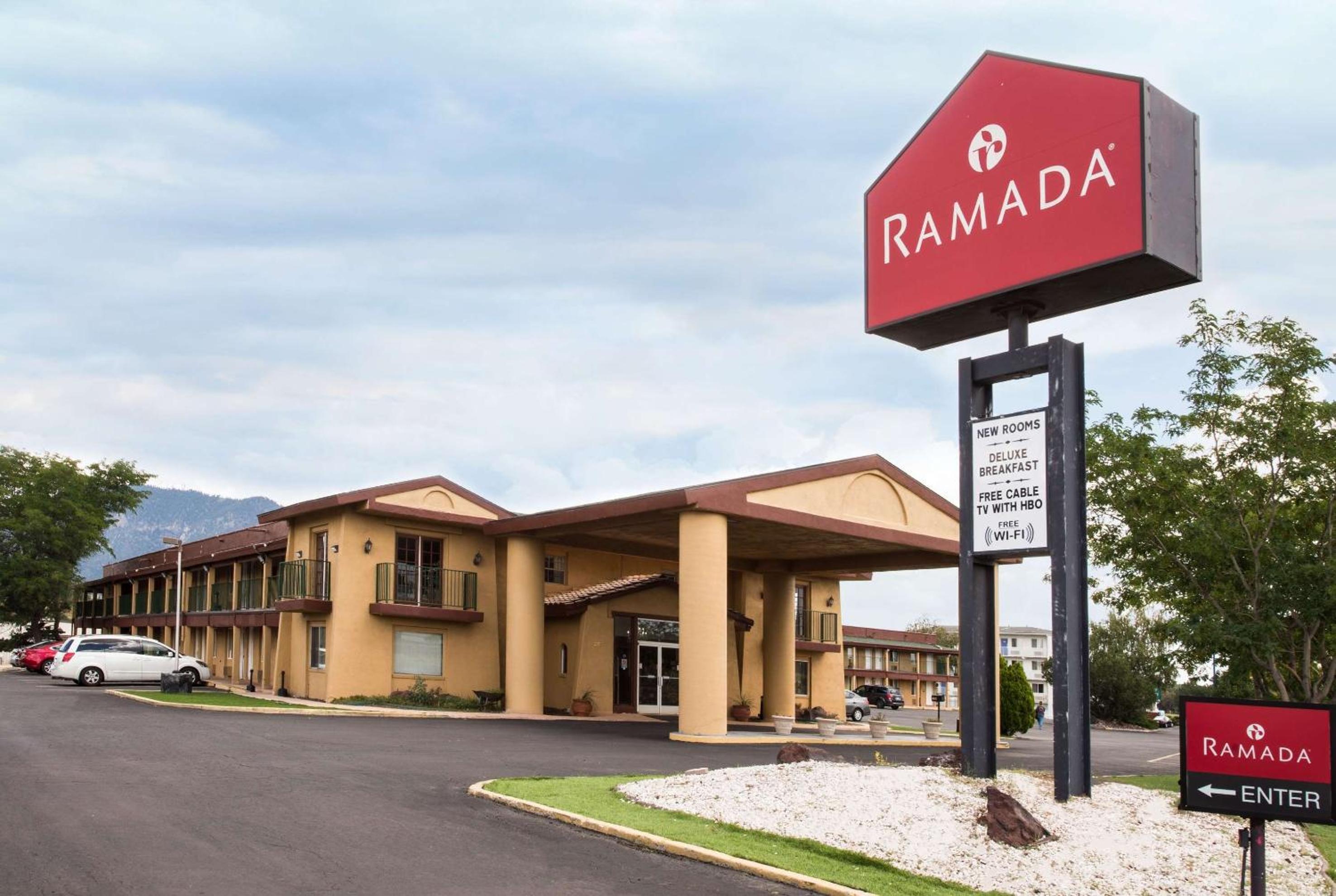 Hotel Ramada by Wyndham Flagstaff East - Image 1