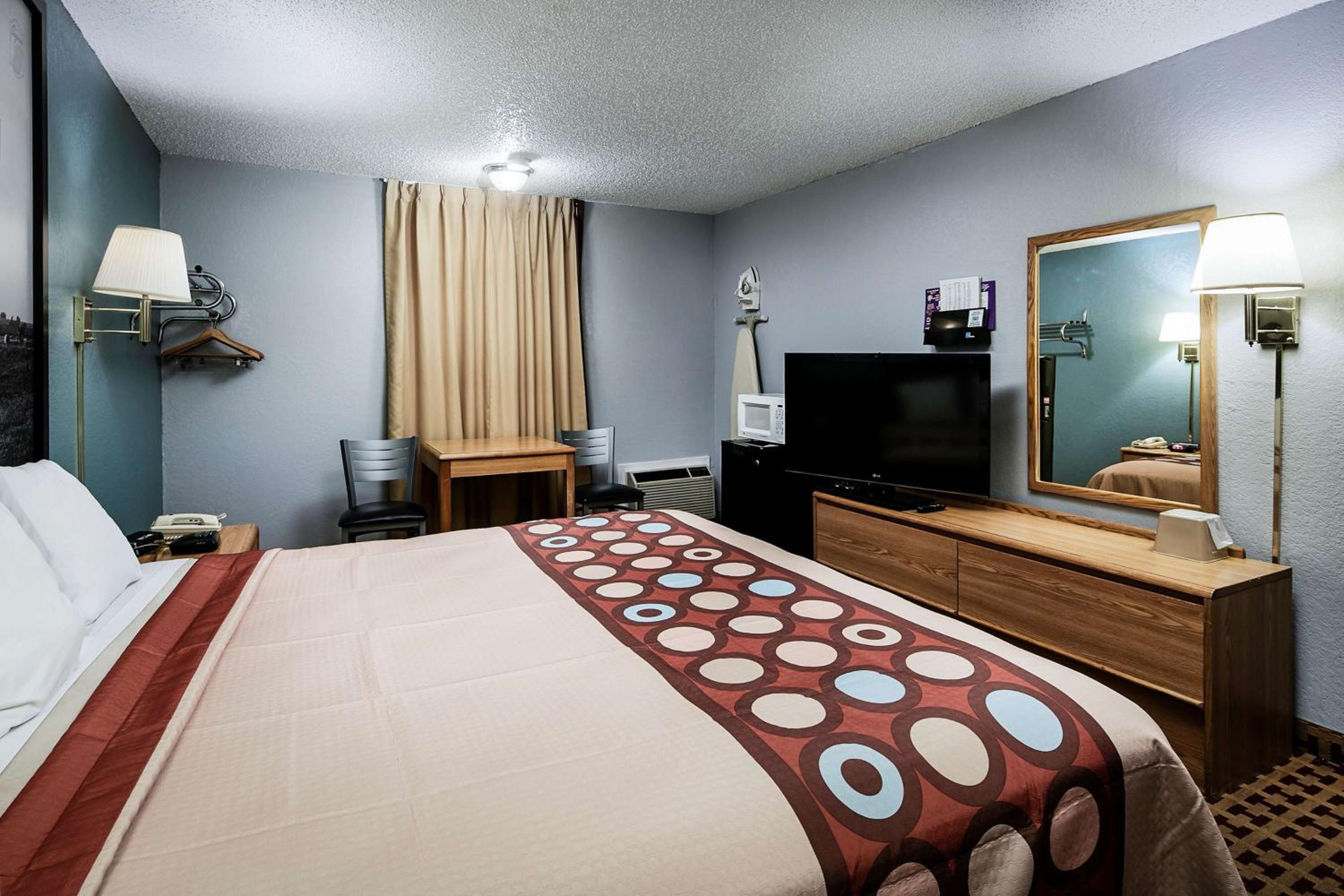 Super 8 by Wyndham Elk City view 5