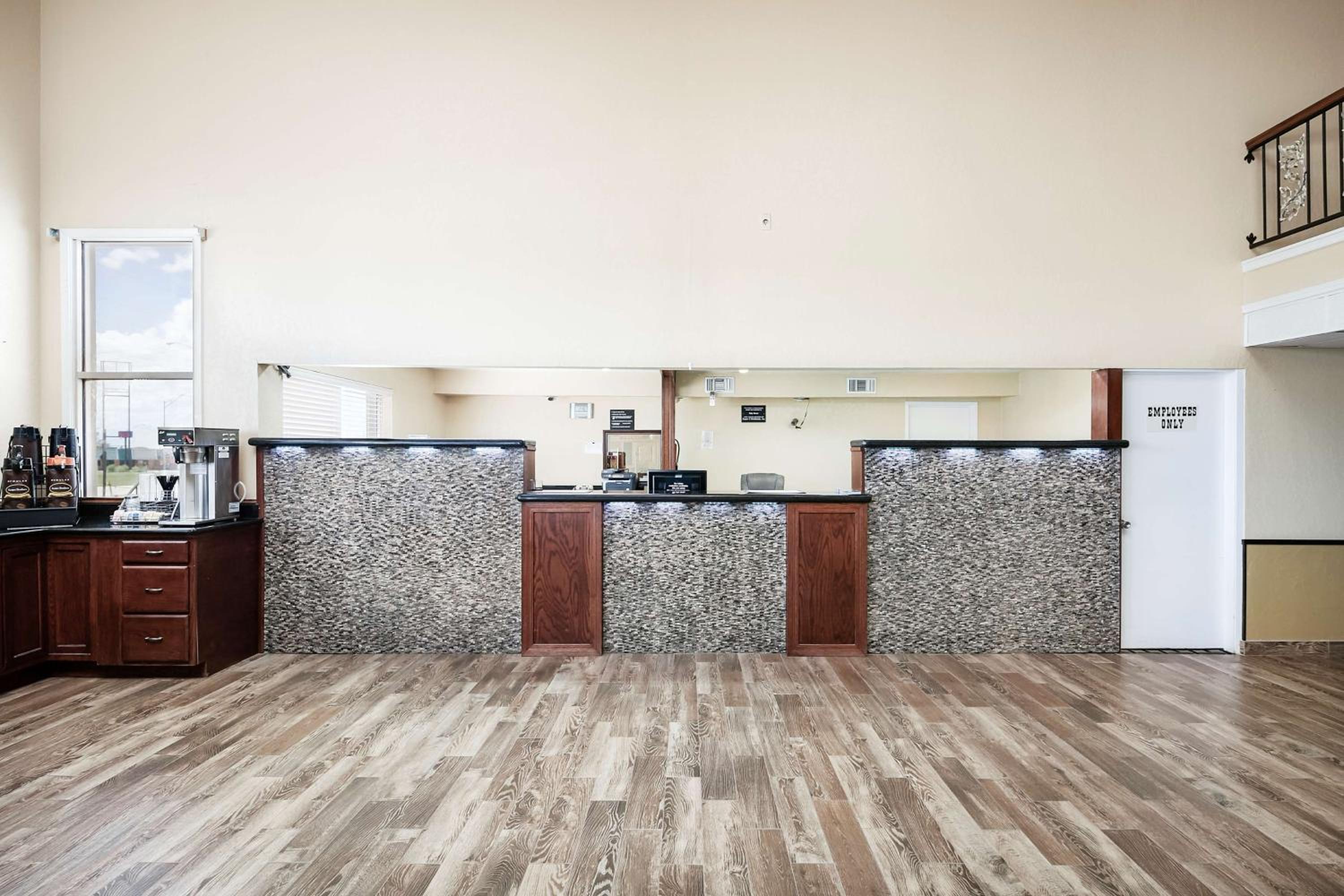 Elk City Vacations - Super 8 by Wyndham Elk City - Property Image 1