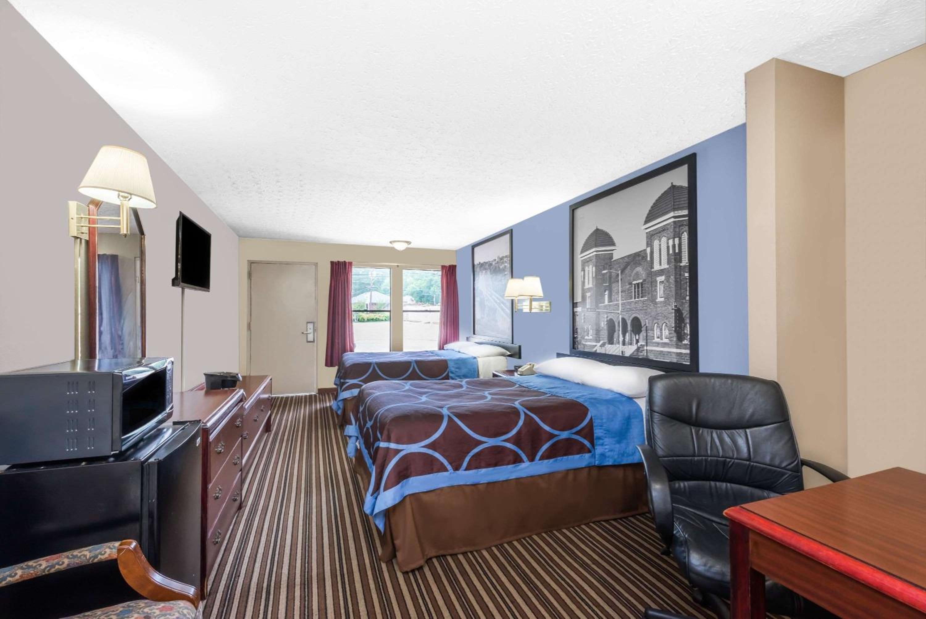 Gadsden Vacations - Super 8 by Wyndham Gadsden AL - Property Image 5