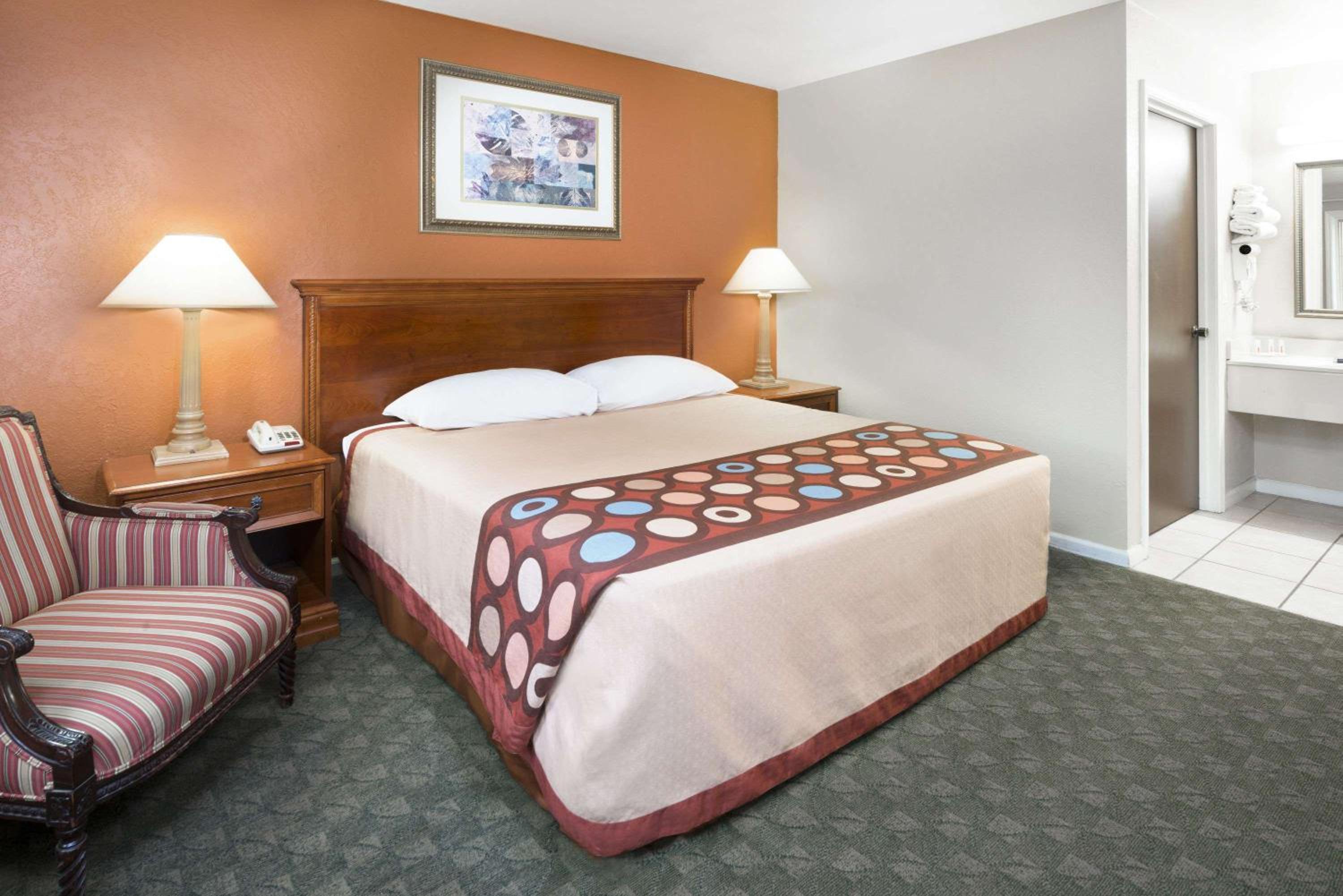 Super 8 by Wyndham Taylorville IL
