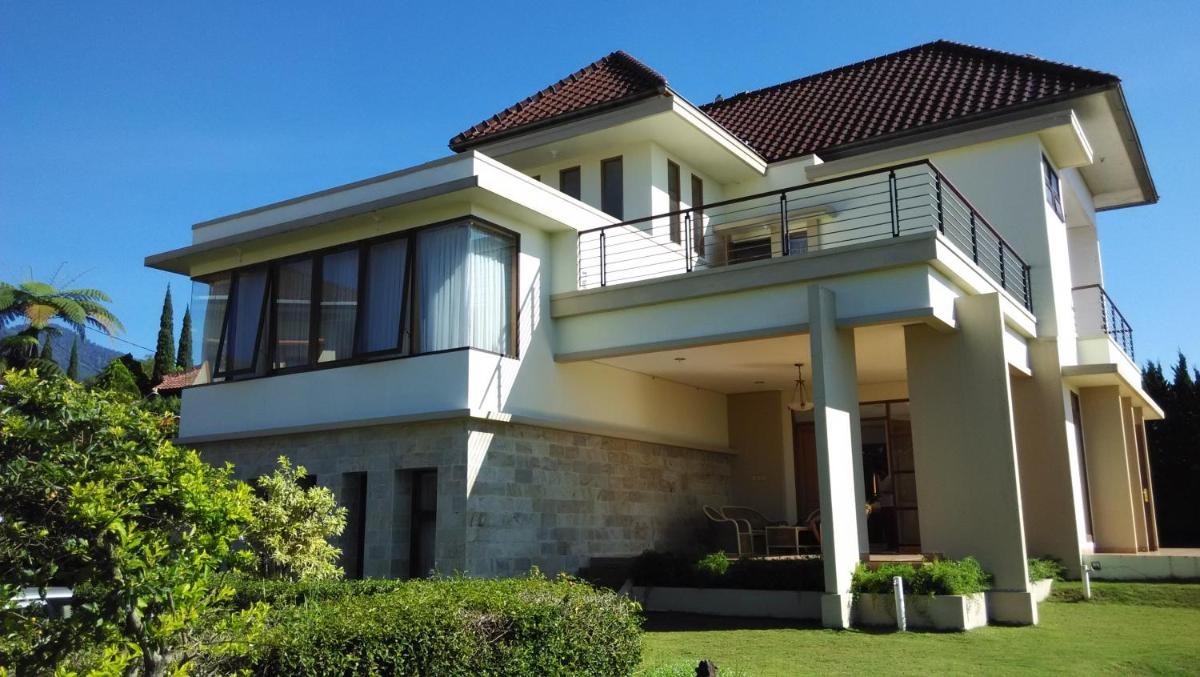 Villa Sophia Cimacan Puncak
