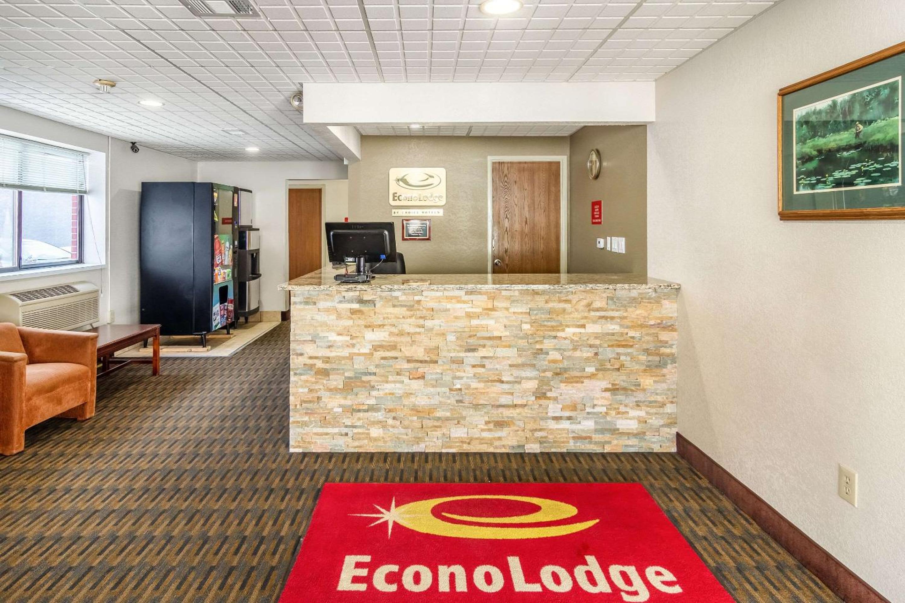 Cadillac Vacations - Econo Lodge Cadillac - Property Image 23