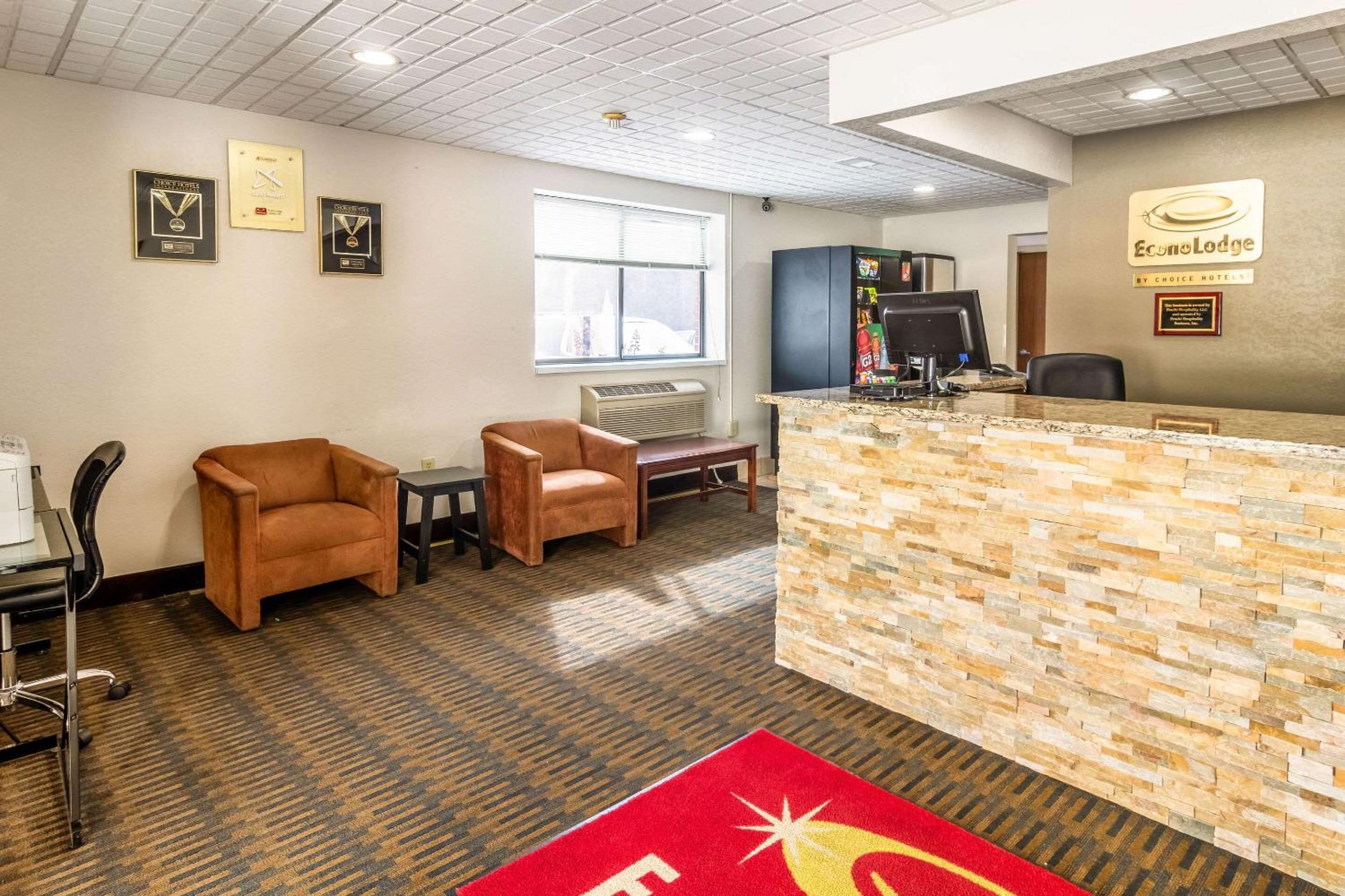 Cadillac Vacations - Econo Lodge Cadillac - Property Image 35