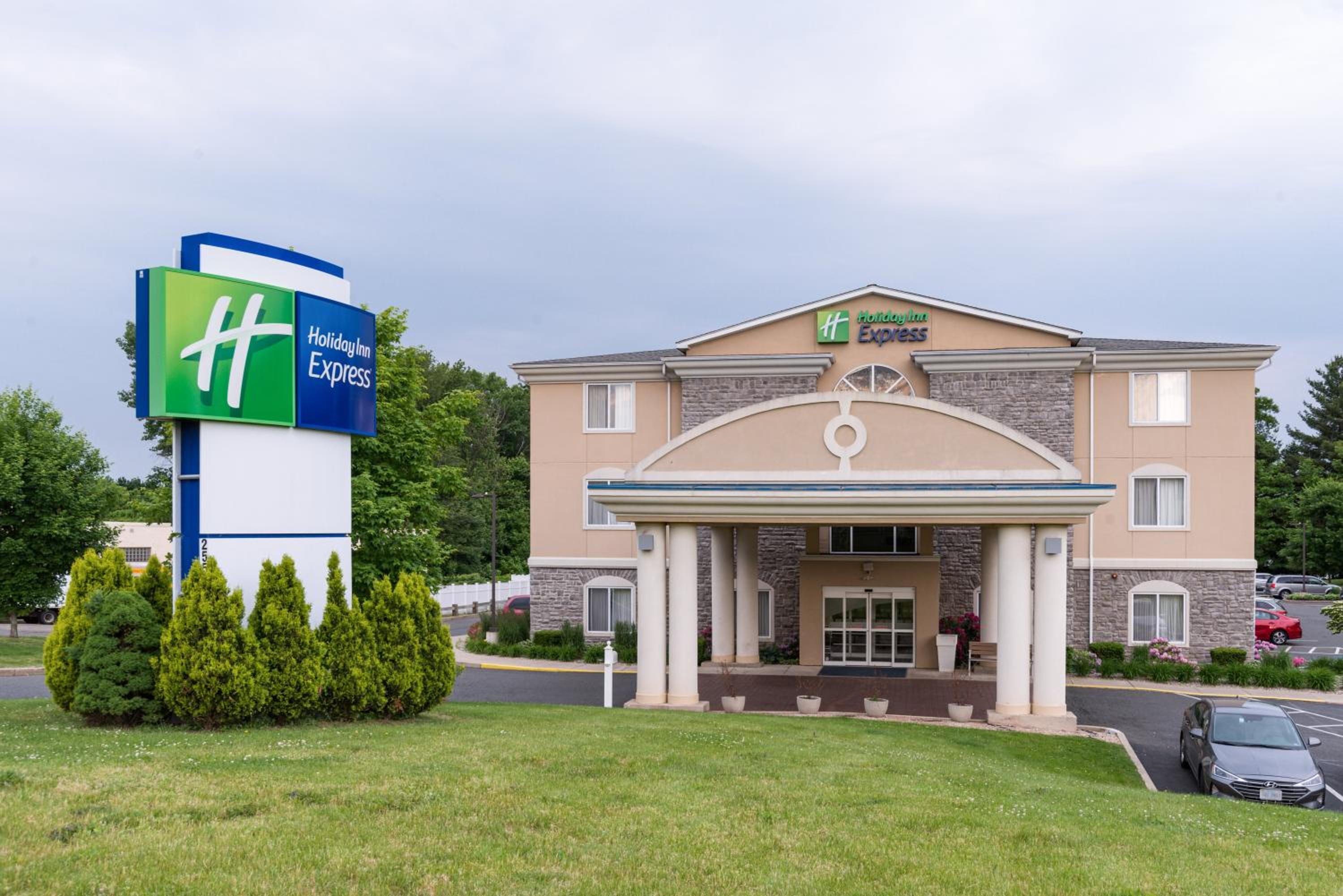Hotel Holiday Inn Express Hartford-Newington, an IHG Hotel - Image 1