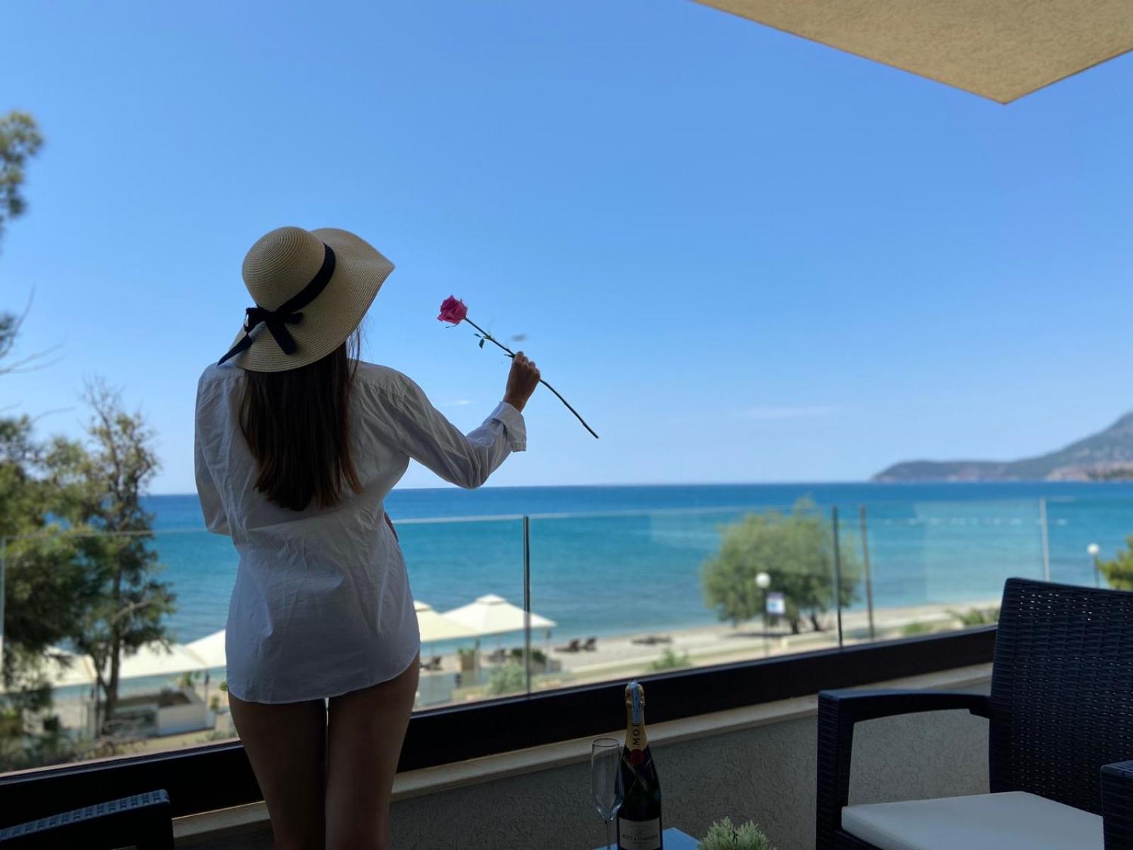 Apartments Kuce Lekovica Beach & snack bar- Bistro