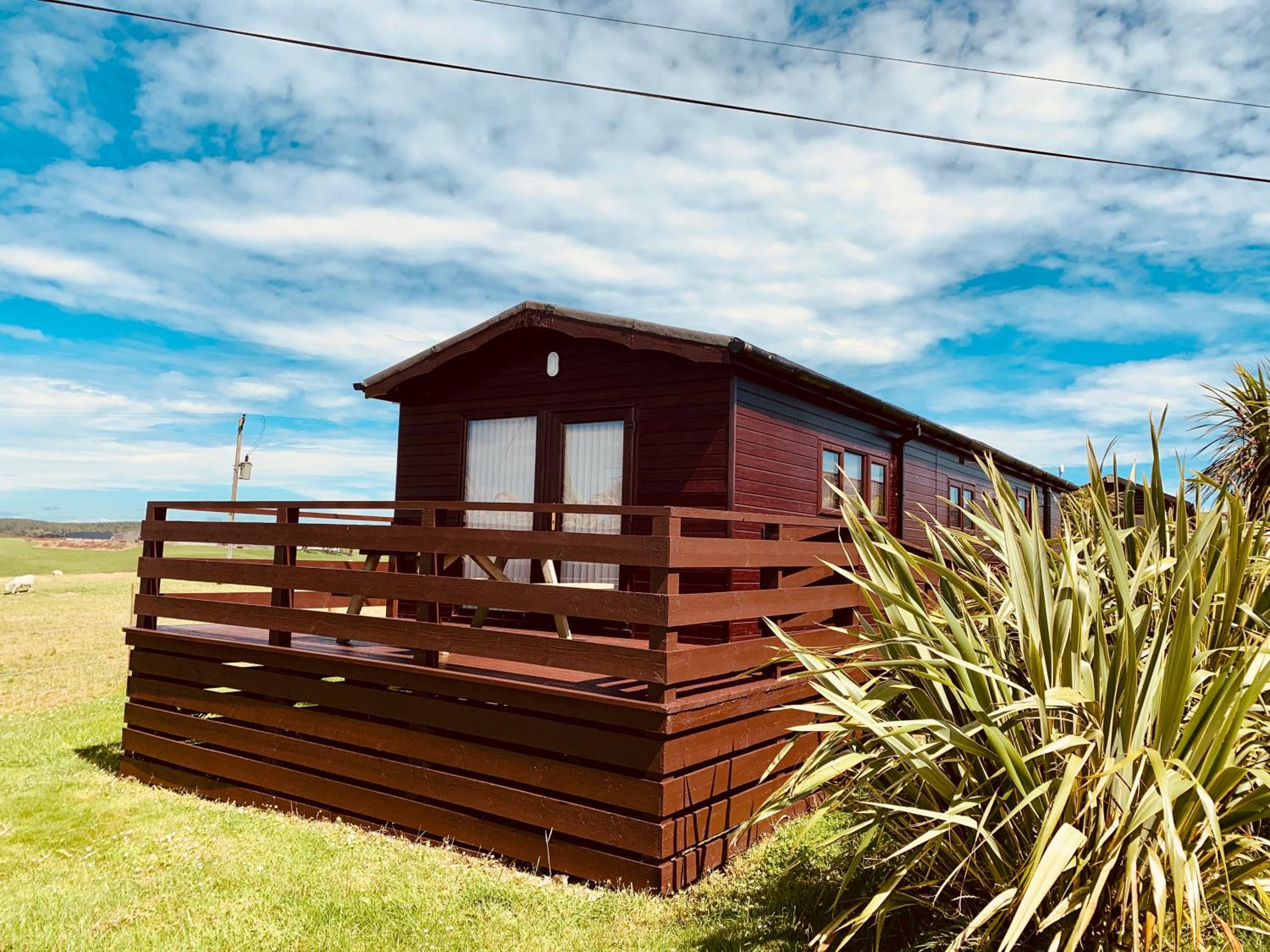 Lodge Cabin with Fabulous Views - Farm Holiday