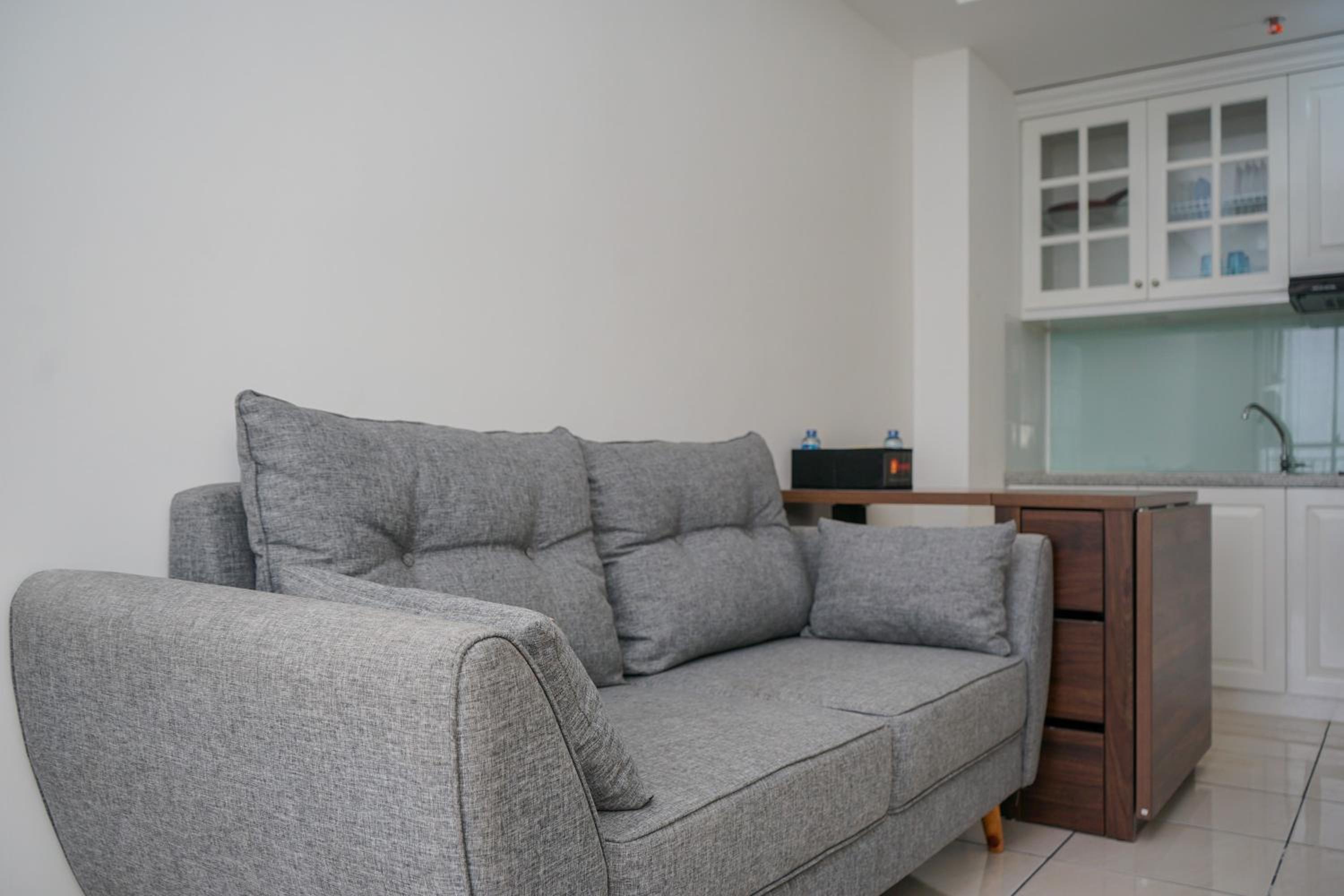 New Furnished 2BR Apartment at Serpong M-Town Residence By Travelio view 3