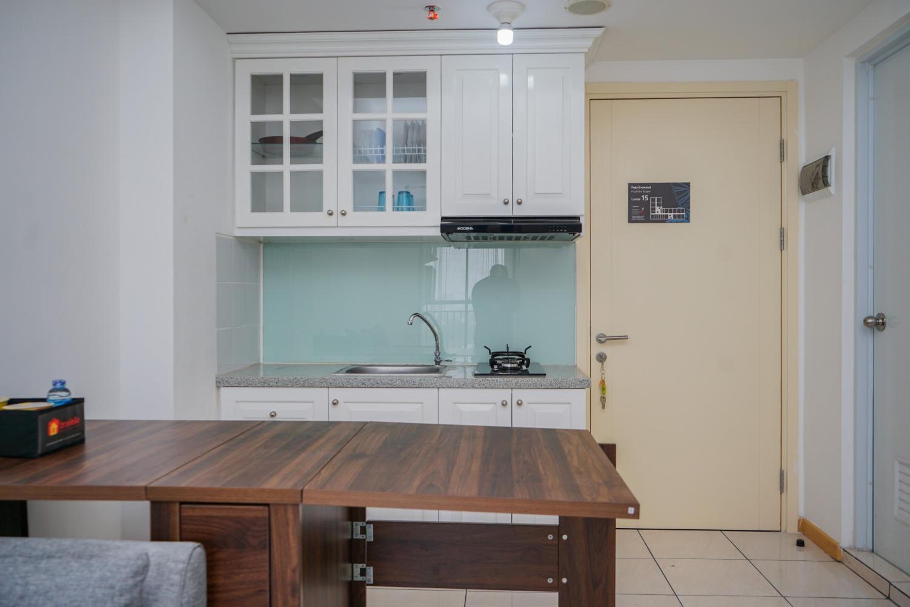 New Furnished 2BR Apartment at Serpong M-Town Residence By Travelio view 4