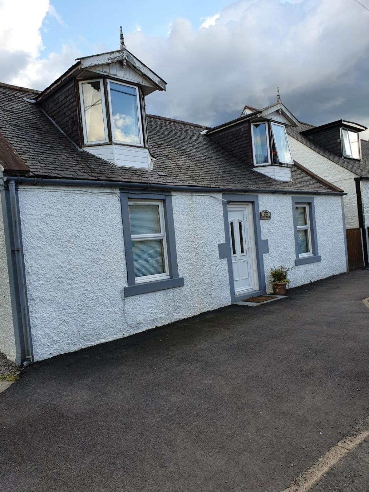 RoSE COTTAGE THREE BEDROOM HOUSE WITH PARKING Christmas Special view 2