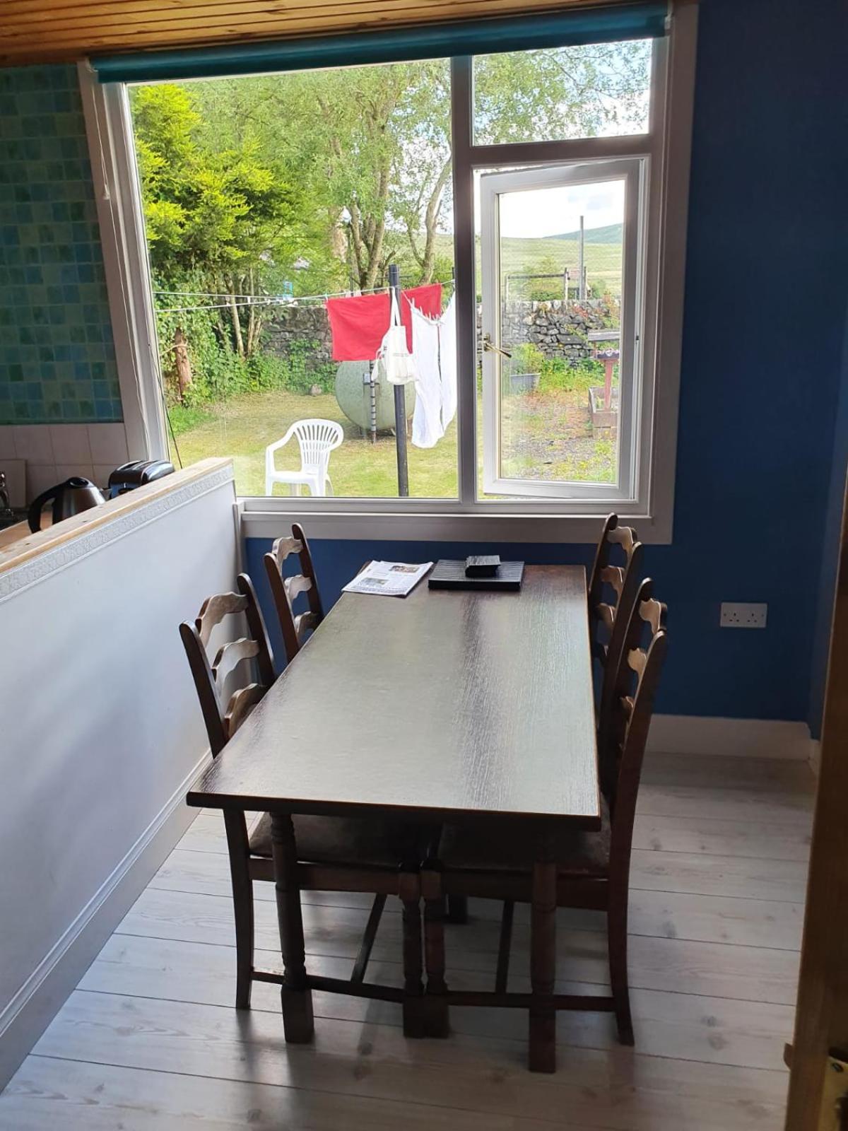 RoSE COTTAGE THREE BEDROOM HOUSE WITH PARKING Christmas Special view 5