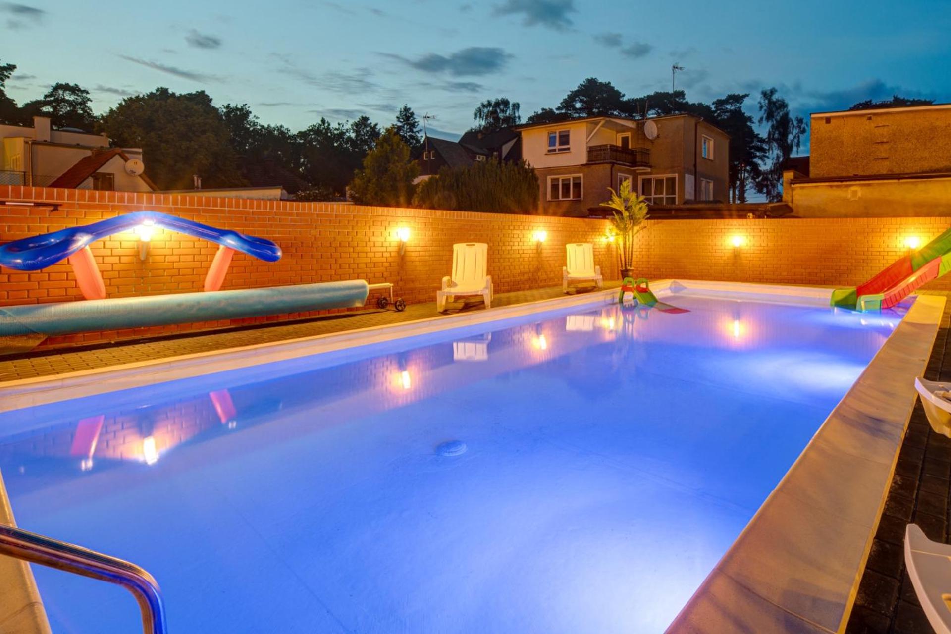 Hotel Pod Winogronem - Apartamenty z basenem i wyżywieniem - Image 1