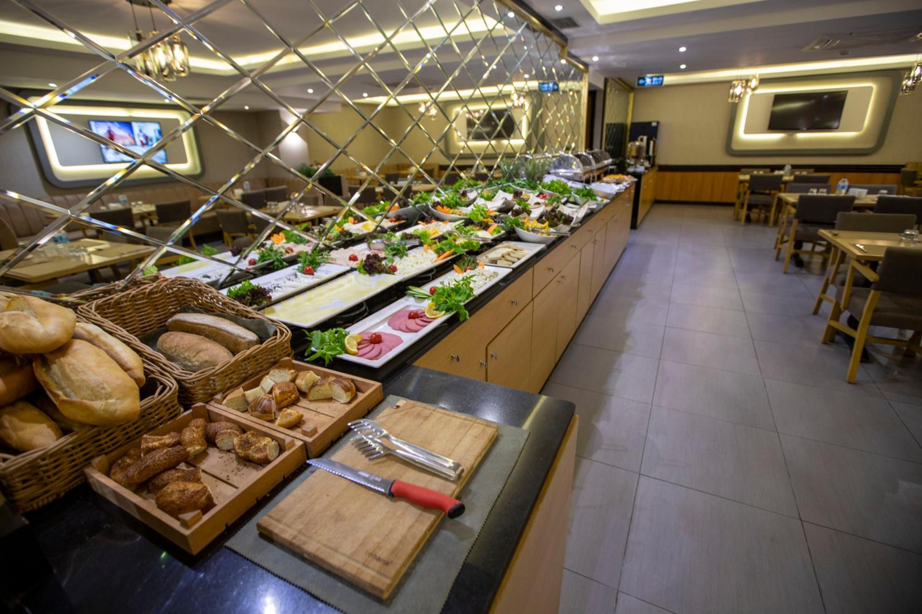 THE GREEN HOTEL - Image 19