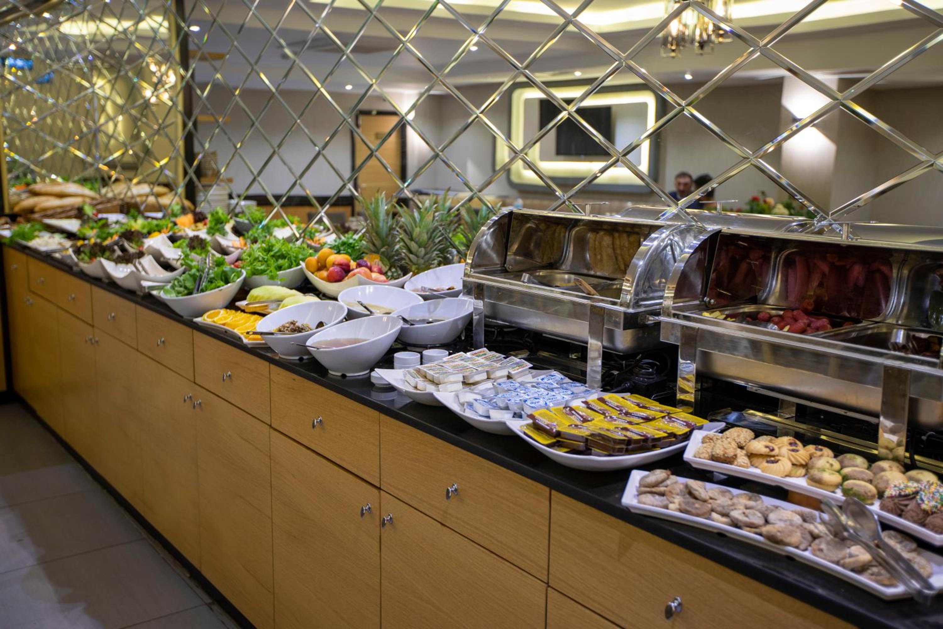 THE GREEN HOTEL - Image 24