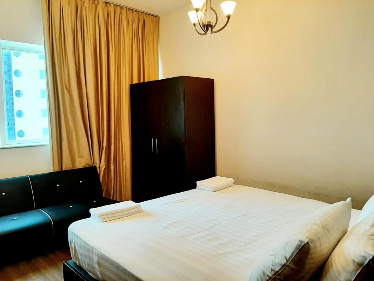 Private rooms in 3 bedroom apartment SKYNEST Homes marina pinnacle