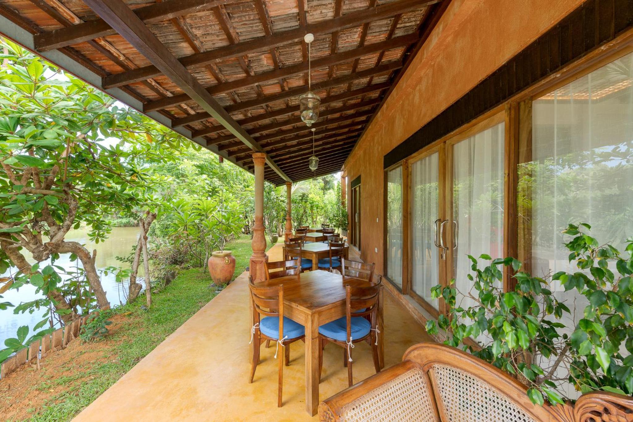 D Canal House