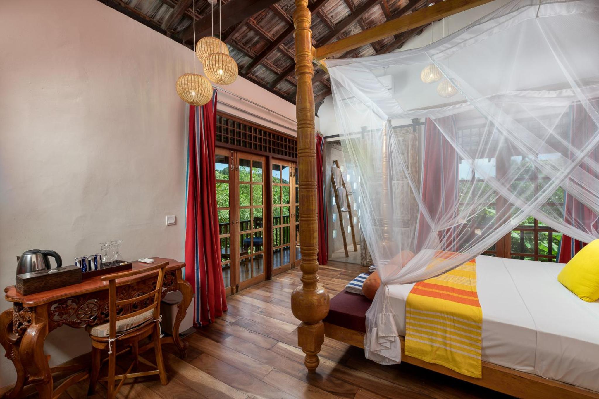 D Canal House