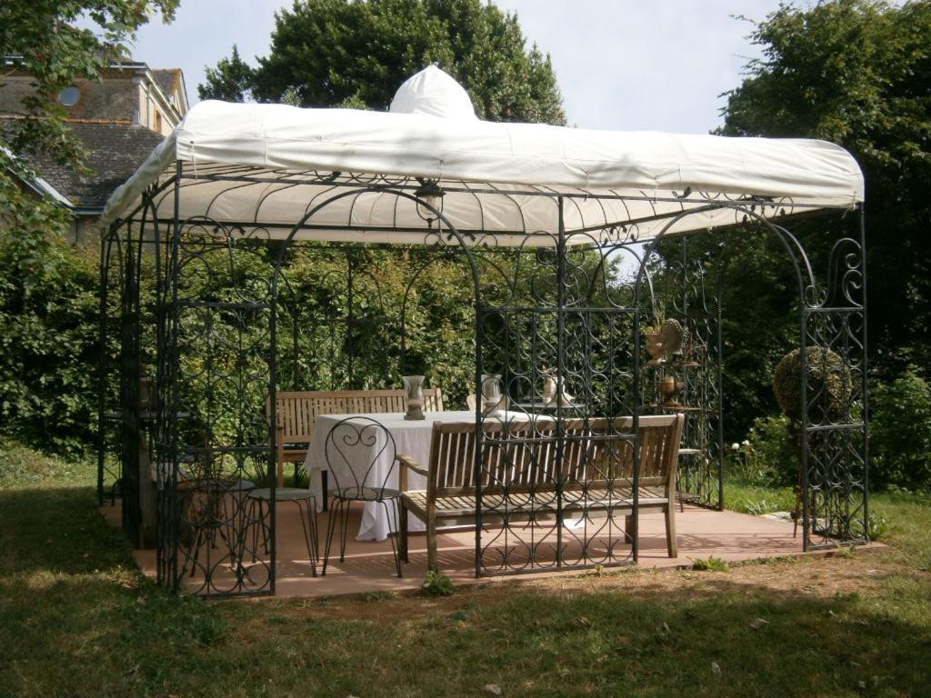 Les Gîtes du Chateau de la Morinière view 2