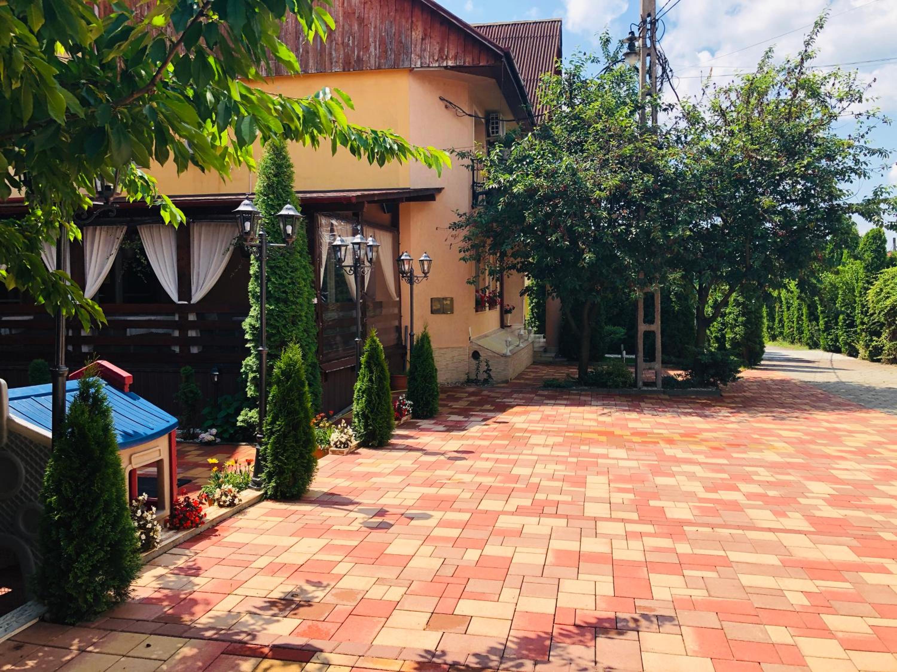 Hotel Pensiunea Perla - Image 1